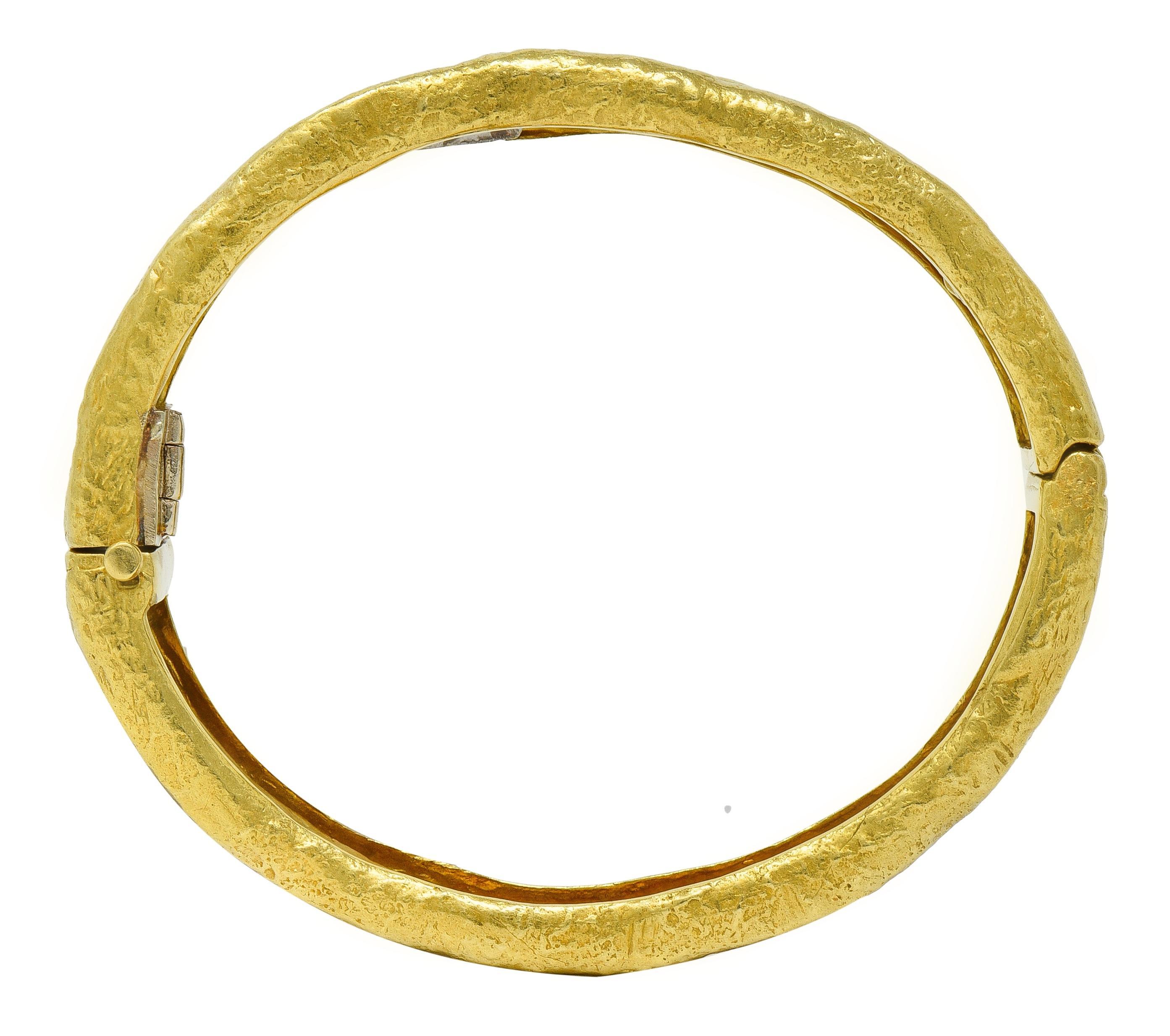 SeidenGang 1990's Diamant Platin 18K Gold Vintage ägyptischen Armreif Armband im Angebot 2