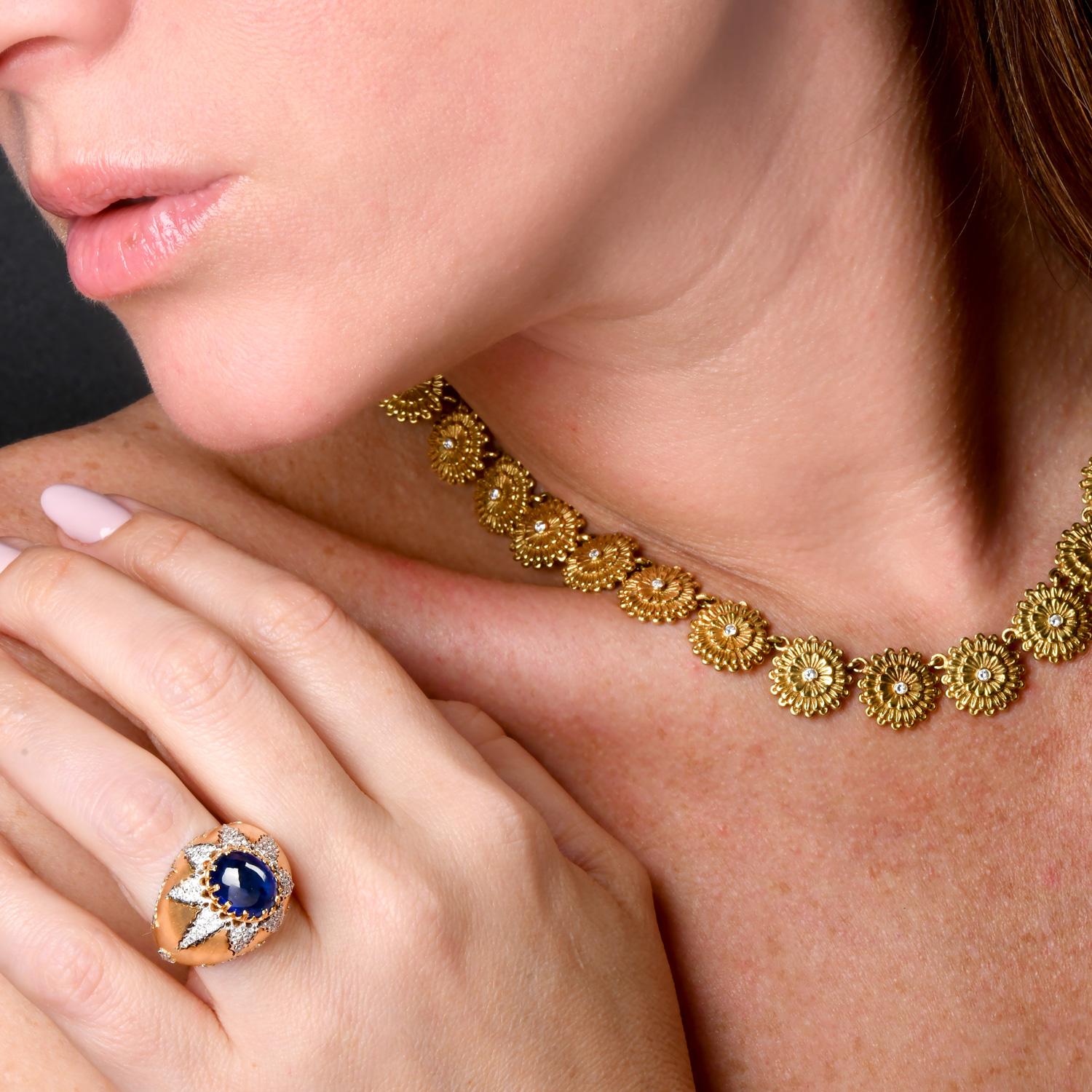 Retro Seidengang Diamond Diamond 18k Gold  Flower Necklace For Sale