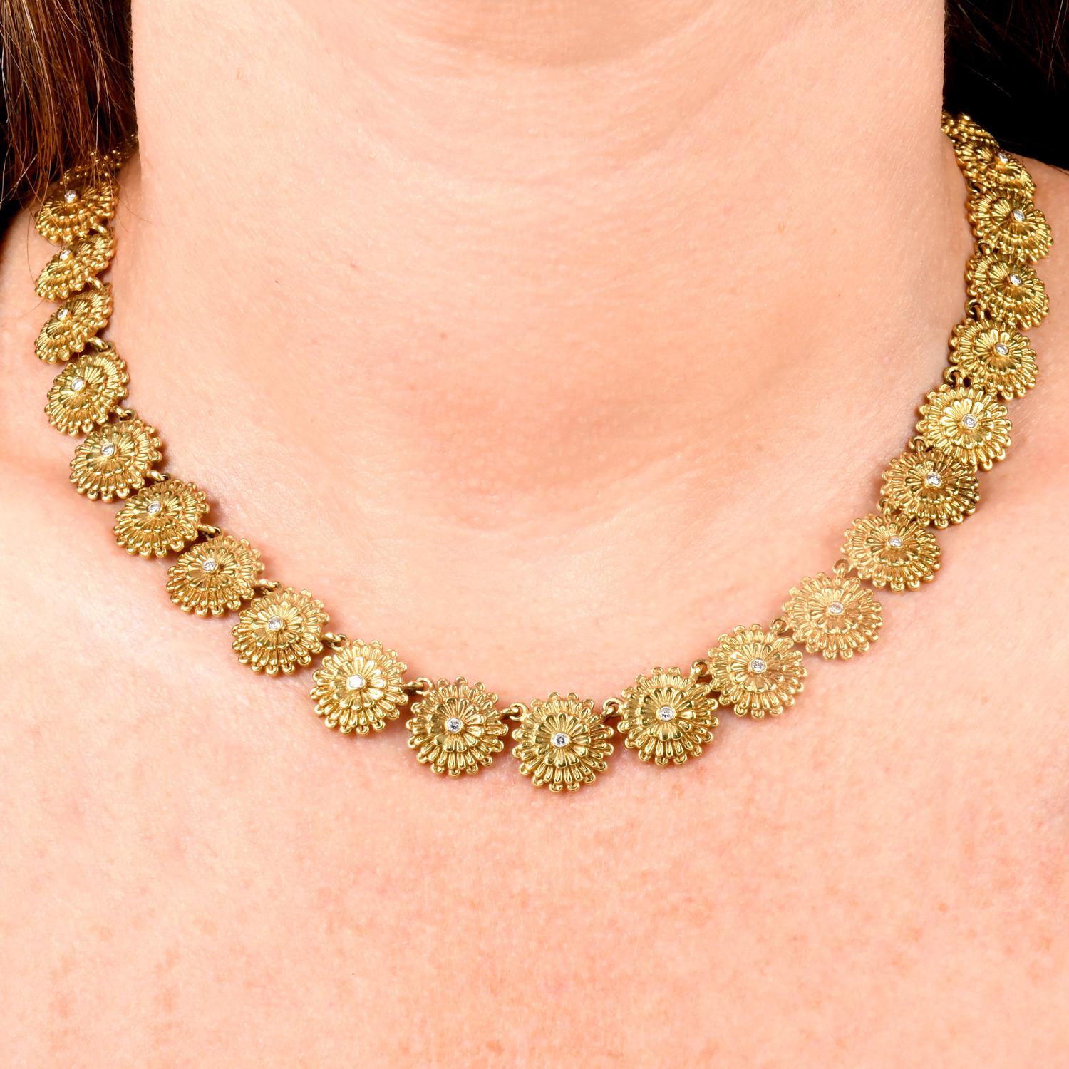 Round Cut Seidengang Diamond Diamond 18k Gold  Flower Necklace For Sale