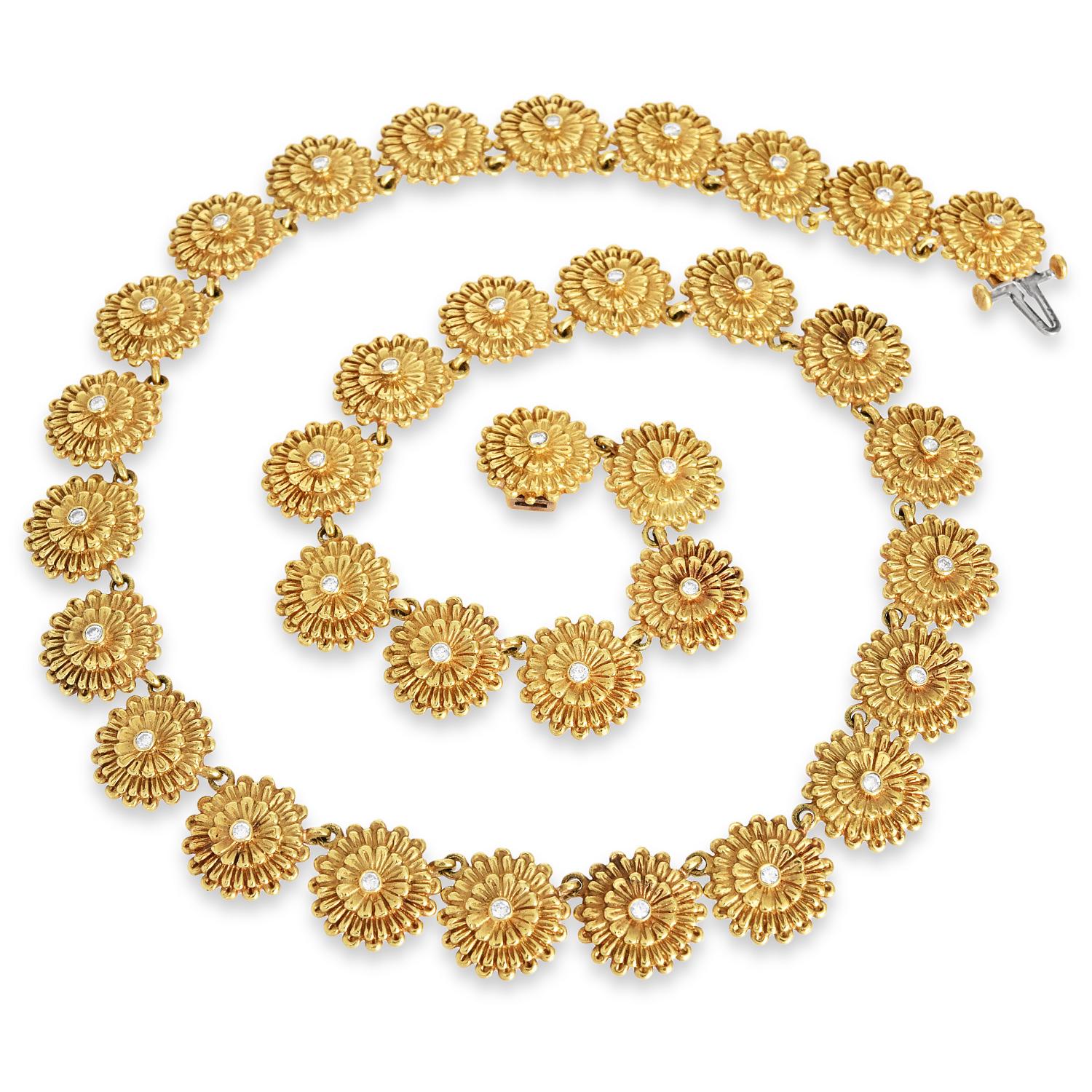Seidengang Diamond Diamond 18k Gold  Flower Necklace In Excellent Condition For Sale In Miami, FL