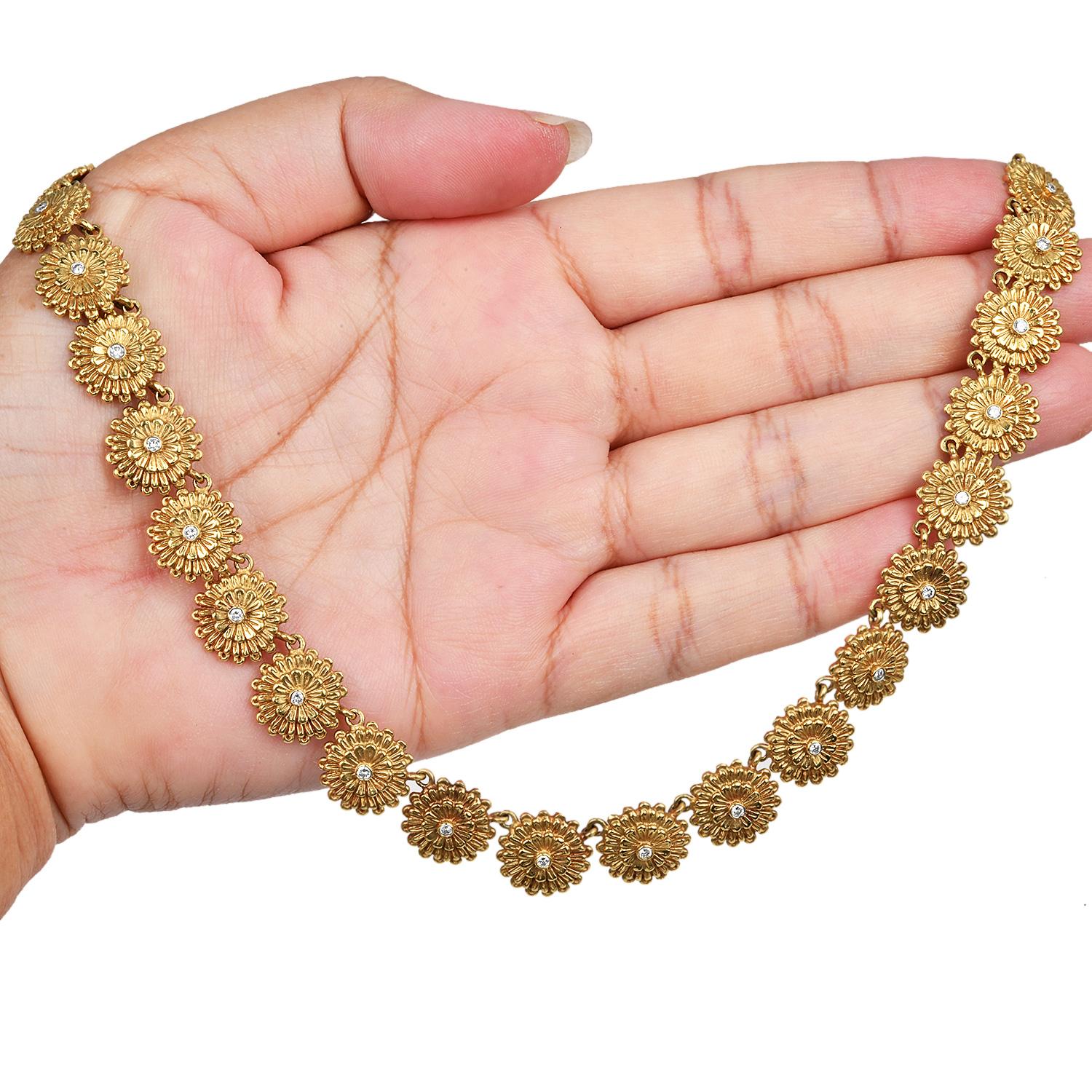 Seidengang Diamond Diamond 18k Gold  Flower Necklace For Sale 3