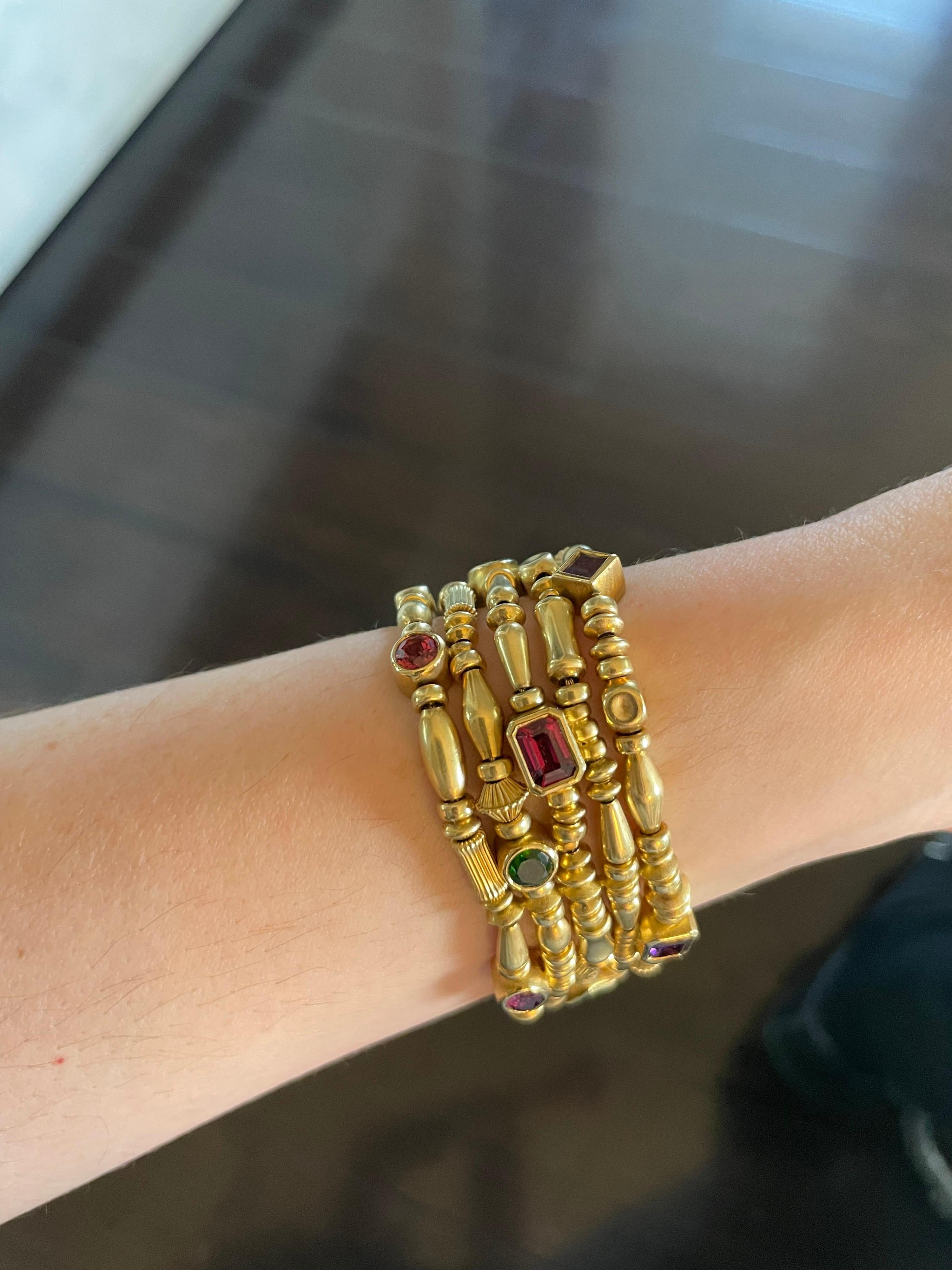 Contemporaneo Bracciale a cinque file con pietre preziose Seidengang in oro giallo 18 carati 71,8 grammi in vendita