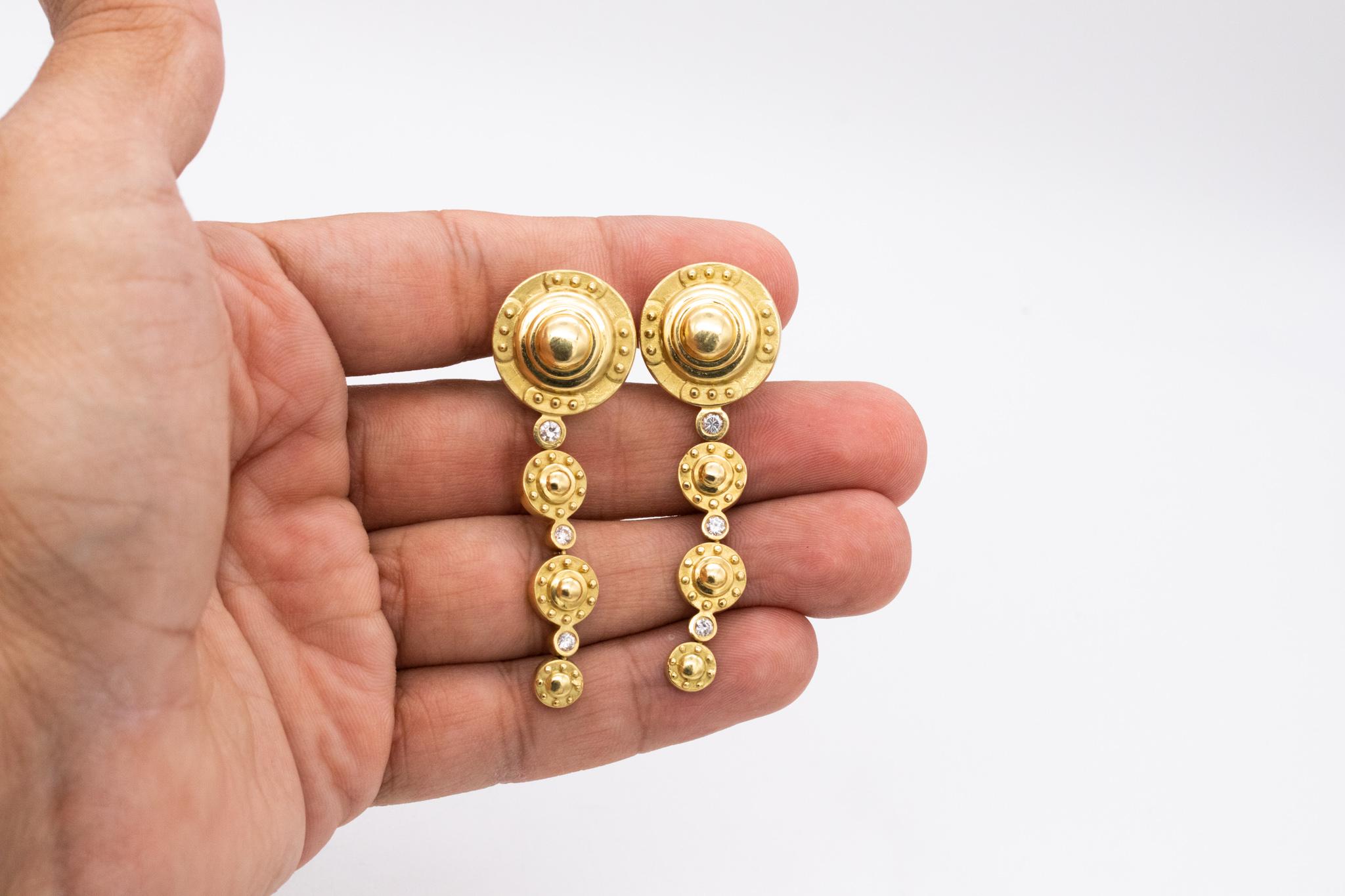 Elegant pair of drop earrings designed by Seidengang.

A vintage early pair, made by the jewelry designer's SeidenGang. These drop earrings are part of the Etruscan revival collection, carefully crafted in solid rich yellow gold of 18 karats, with