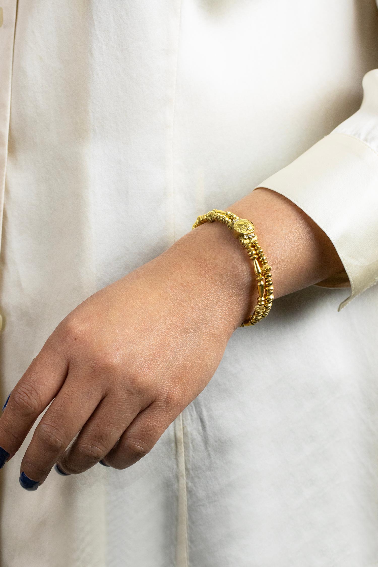 Seidengang Retro-Armband aus Gelbgold mit römischem Porträt 0,12 Karat Diamanten im Zustand „Hervorragend“ im Angebot in New York, NY