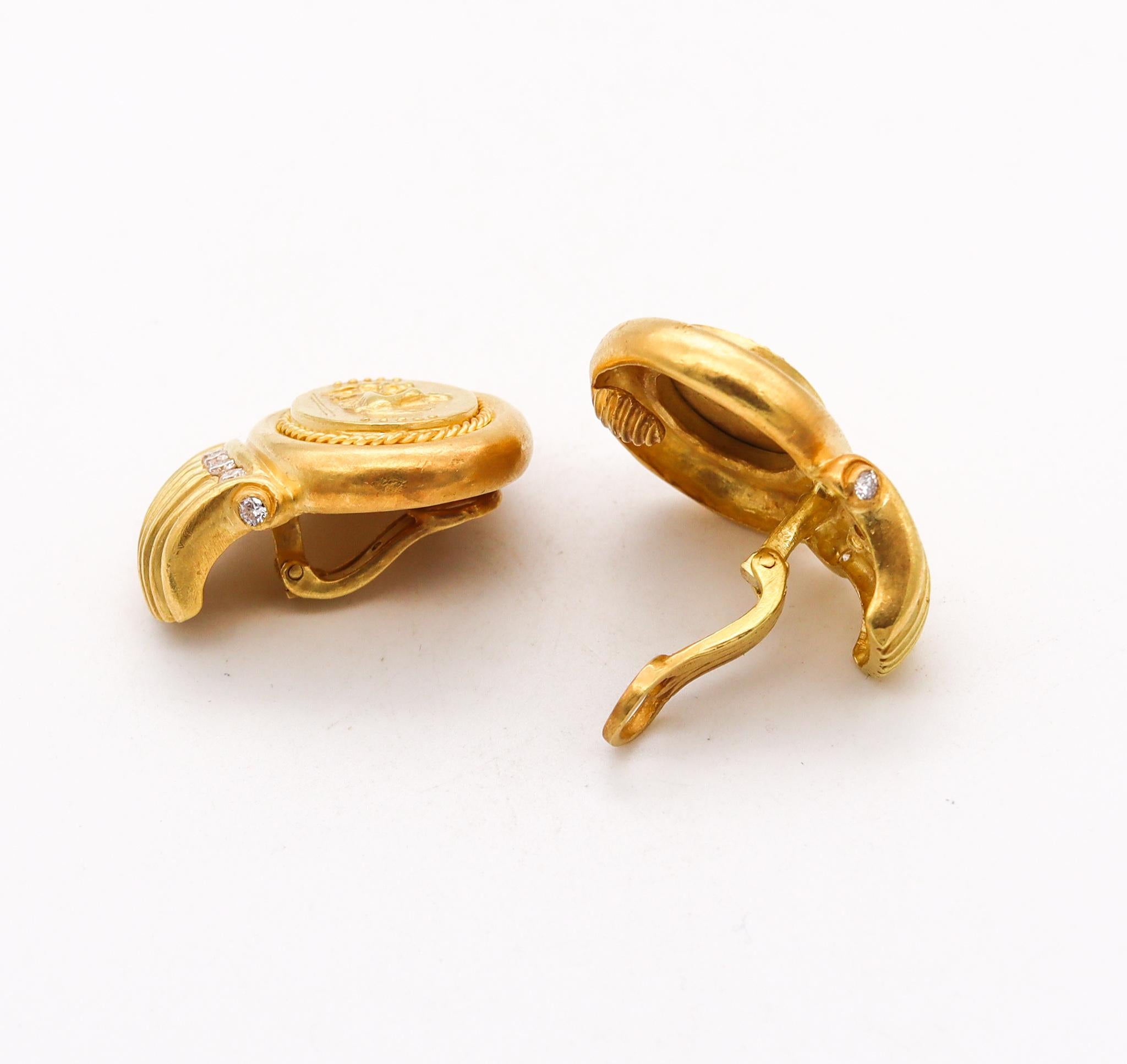 SeidenGang Boucles d'oreilles classiques de style néo-romain en or jaune 18 carats avec diamants VS Excellent état - En vente à Miami, FL