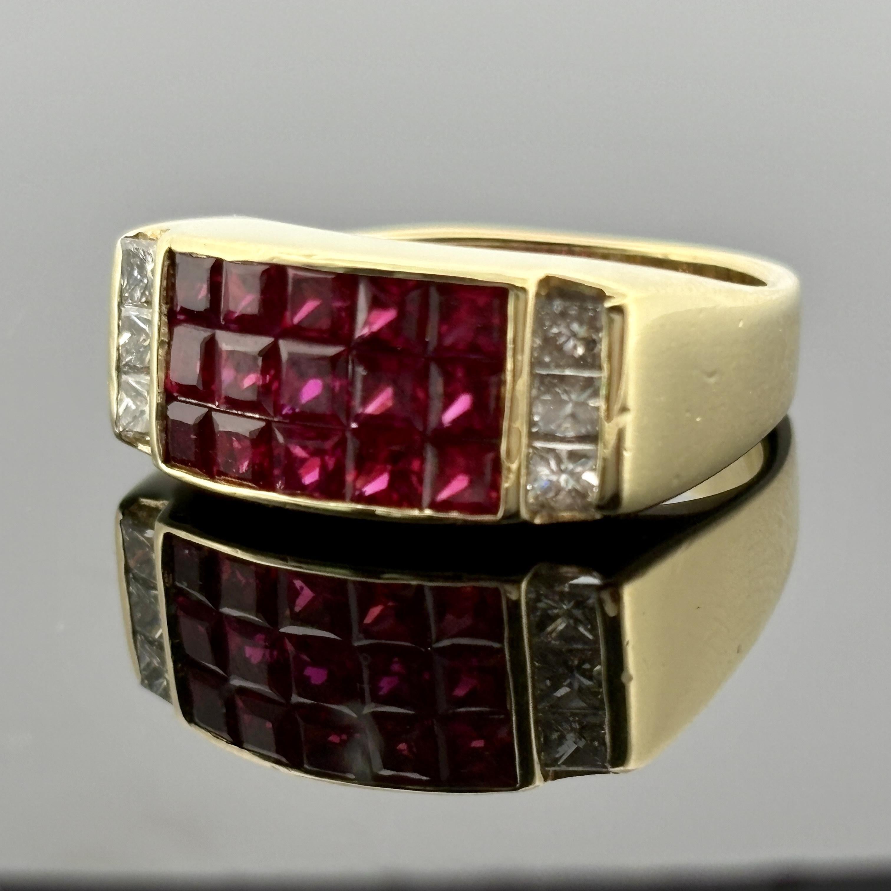 Taille carrée SeidenGang Bague en or jaune 18k avec rubis et diamants en vente