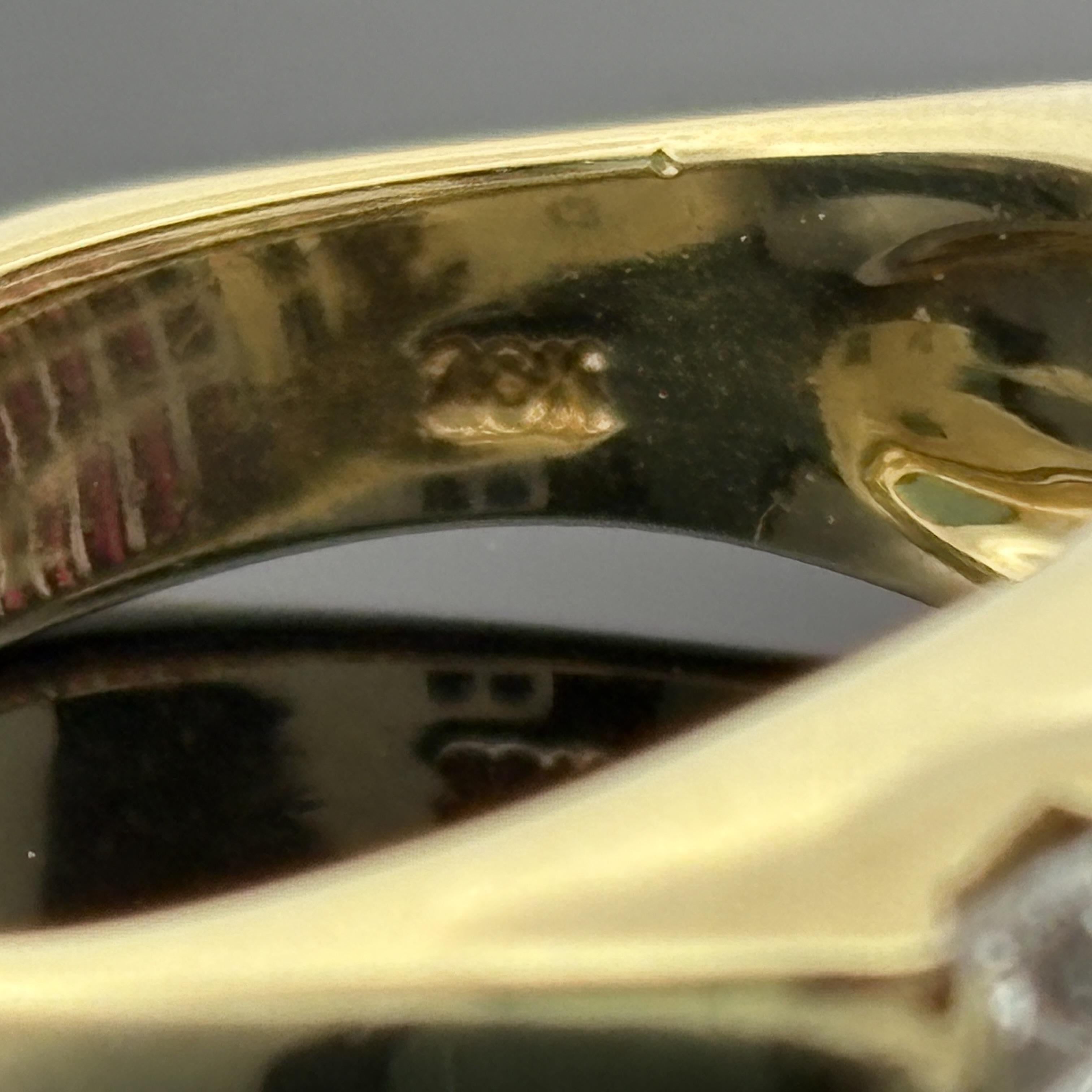 SeidenGang Bague en or jaune 18k avec rubis et diamants en vente 2
