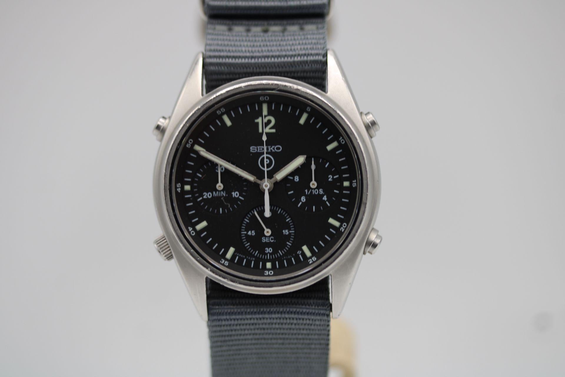  Seiko Generation 1 7A28-7120 c.1988 Watch Only


Original, working Generation 1 Seiko Chronograph made for the British RAF in 1988. Having been used in service as a tool watch will show some signs of age and minor blemishes however all intact and