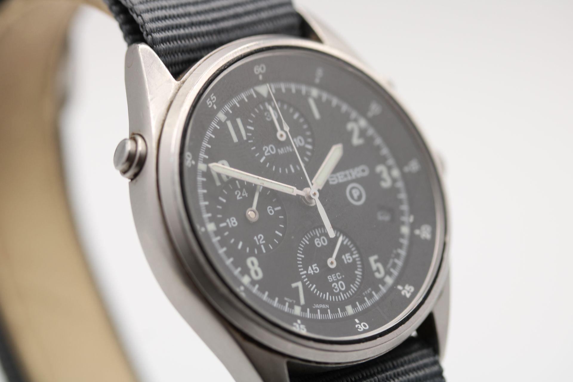Montre militaire britannique Seiko génération 2 - 7T27-7A20 Bon état à London, GB