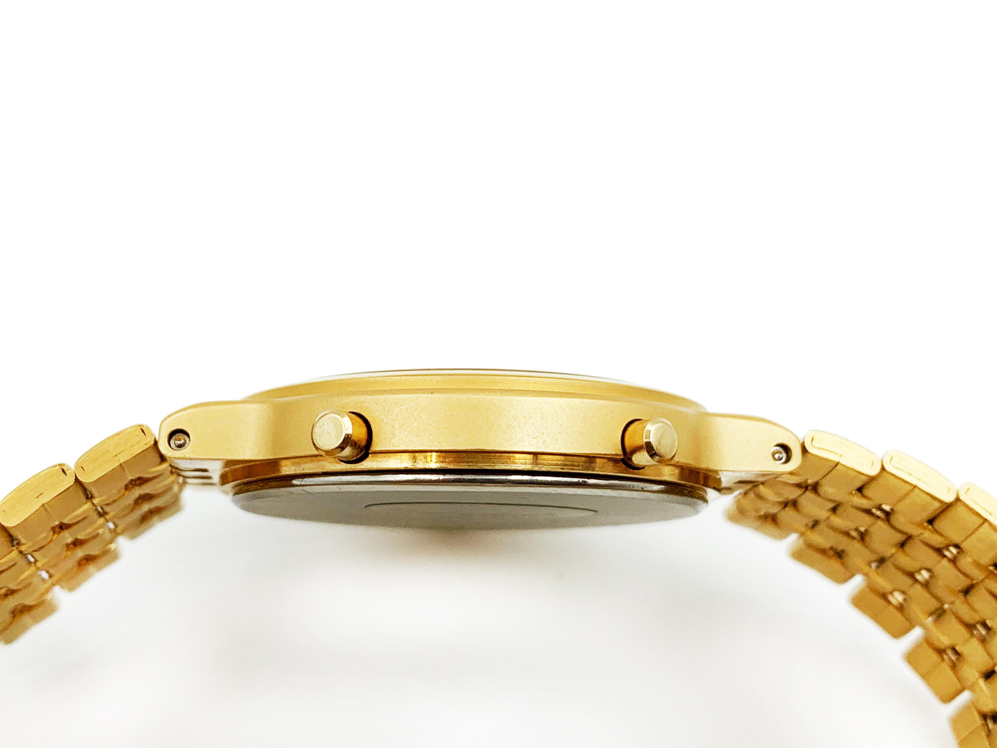 Seiko Quartz Chronograph Gold Tone Steel Men's Watch SEY036 In Good Condition In New York, NY