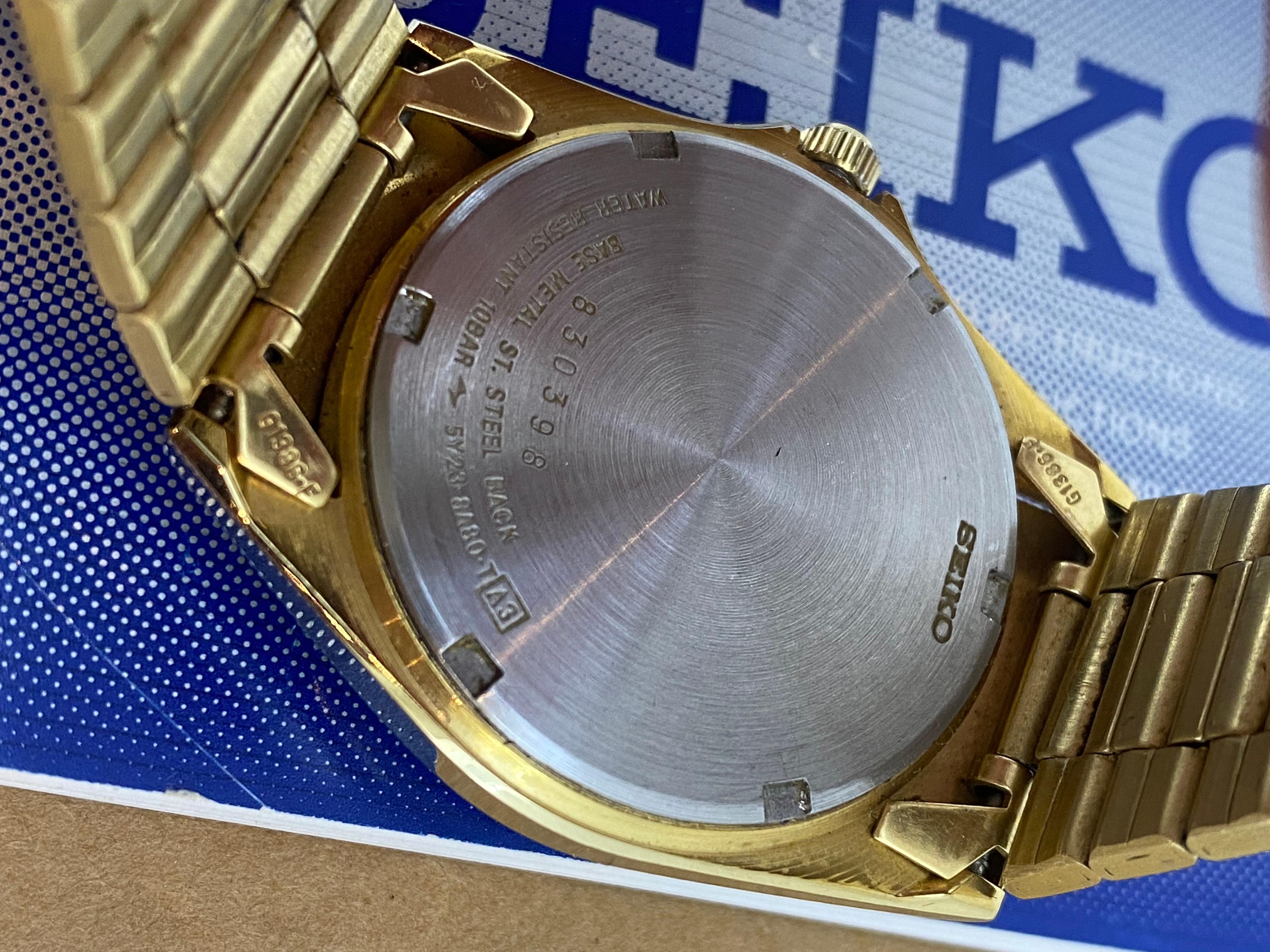 Seiko SQ100 Quartz Day-Date Champagne Dial Gold-Plated Watch. Box + Papers. im Angebot 2