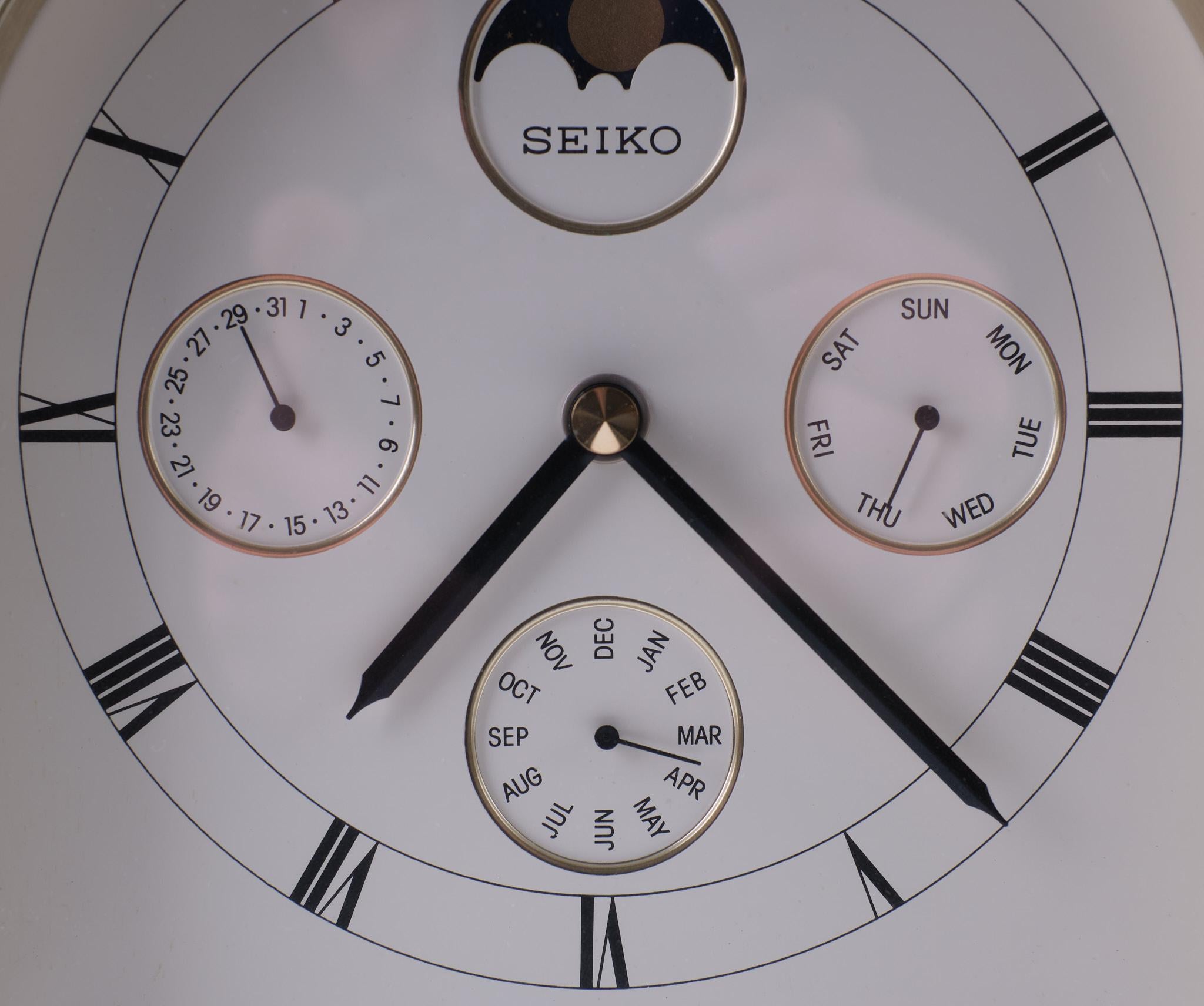 Very nice Seiko mantle clock. Roman numerals 
quartz movement date and moon phases. In brass.
 