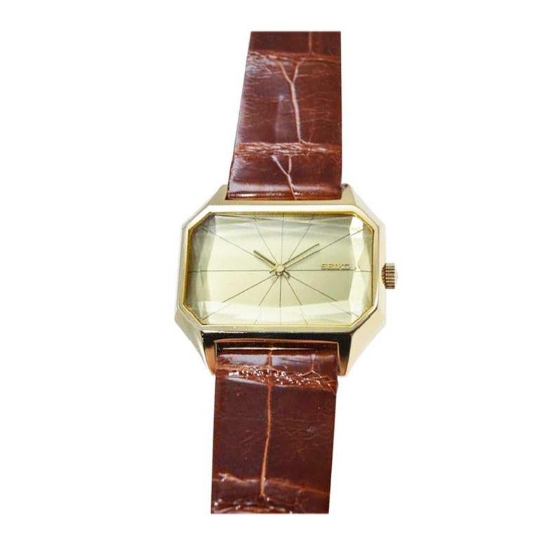 Women's or Men's Seiko Very Rare 18 Karat Yellow Gold Art Deco Watch from the 1970's
