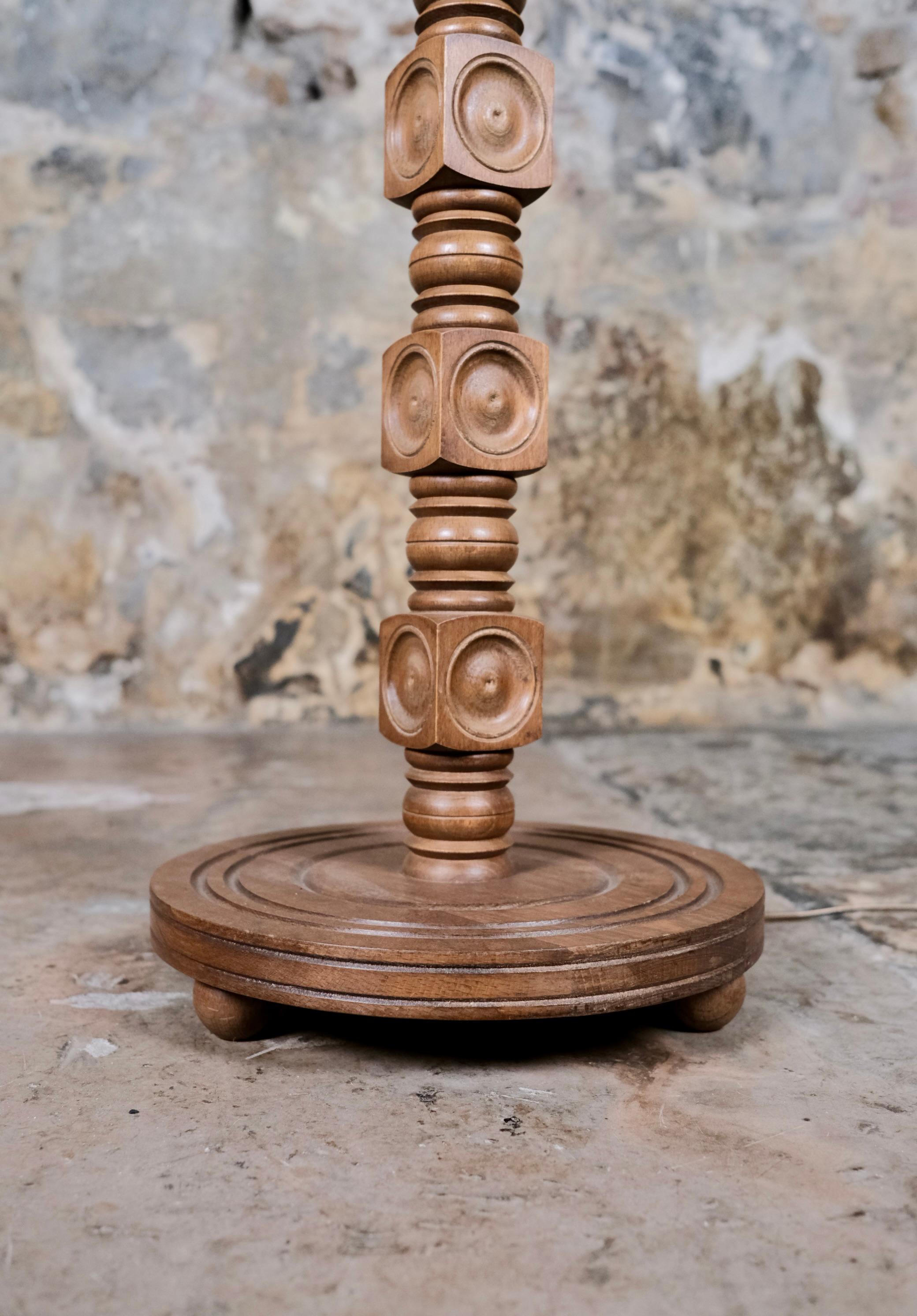 Lámpara de pie de bobina estilo Seiz Breur, Francia, mediados del siglo XX Roble en venta