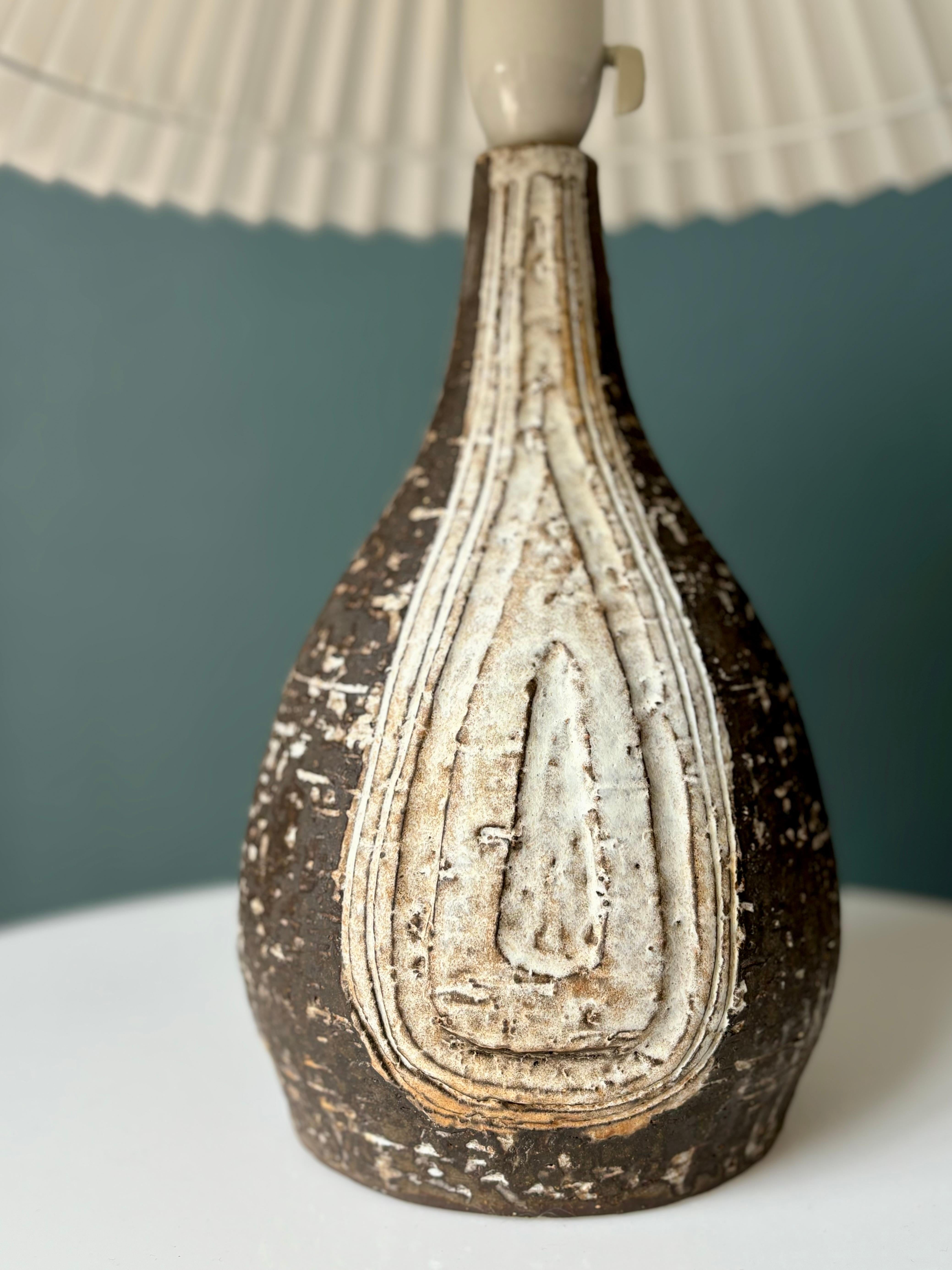 Hand-Carved Sejer Danish Modern Stoneware Table Lamp, 1960s For Sale