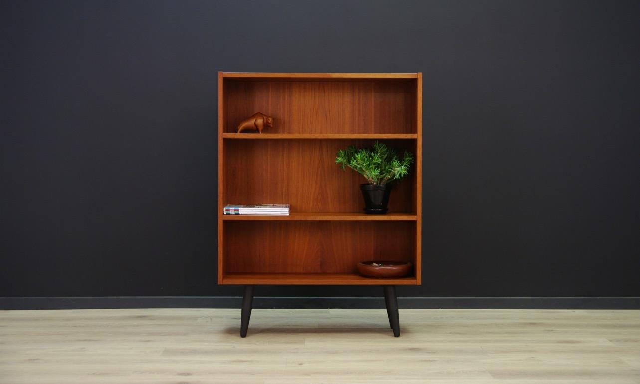 Bookcase, library from the 1960s-1970s, Minimalist form, Danish design made in the Sejling Skabe manufacture. Bookcase finished with teak veneer. Preserved in good condition (small bruises and scratches), directly for use.

Dimensions: Height 114