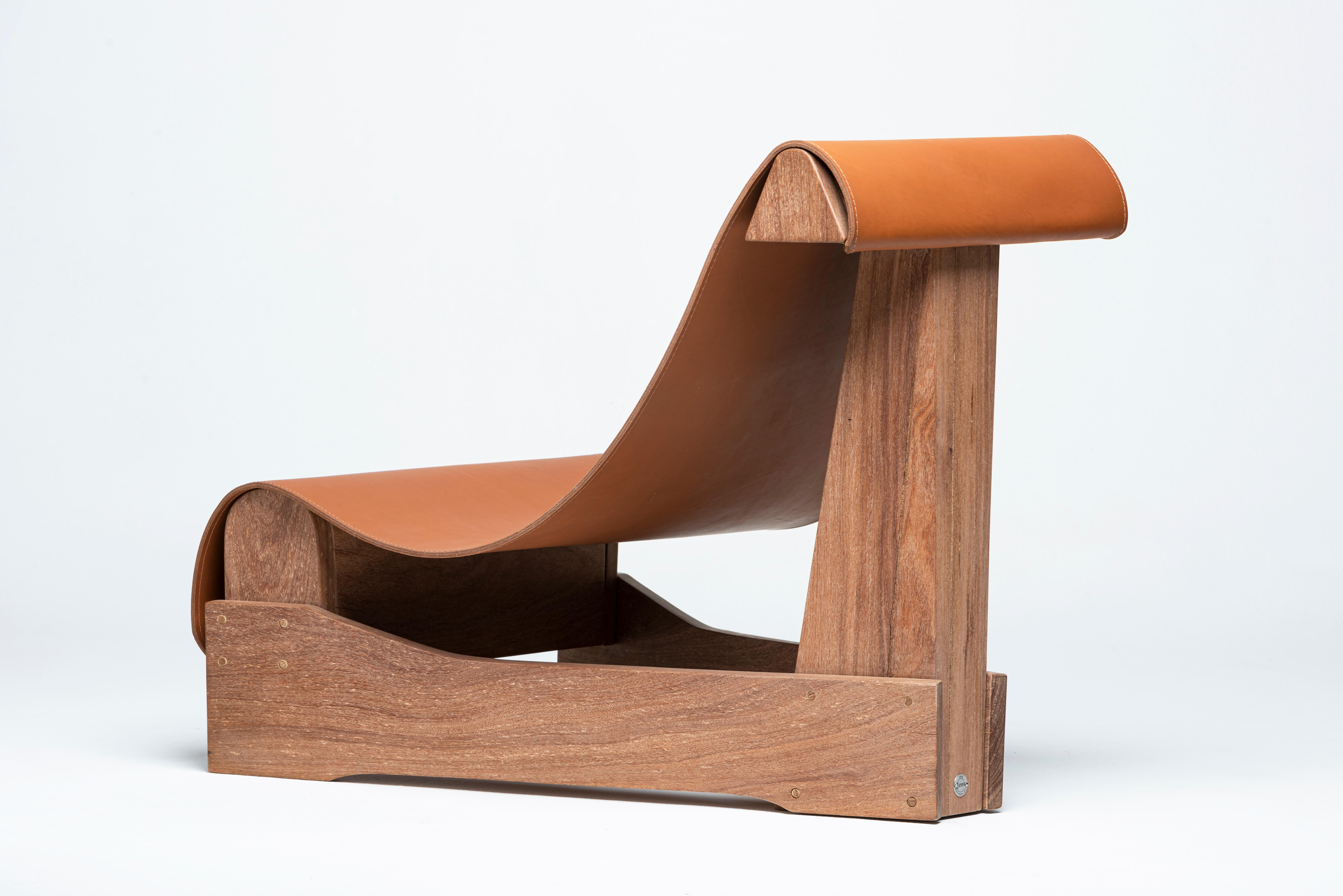 Fauteuil Sela - réédition 2023, Wood et Leather - par José Zanine Caldas Neuf - En vente à Belo Horizonte, BR