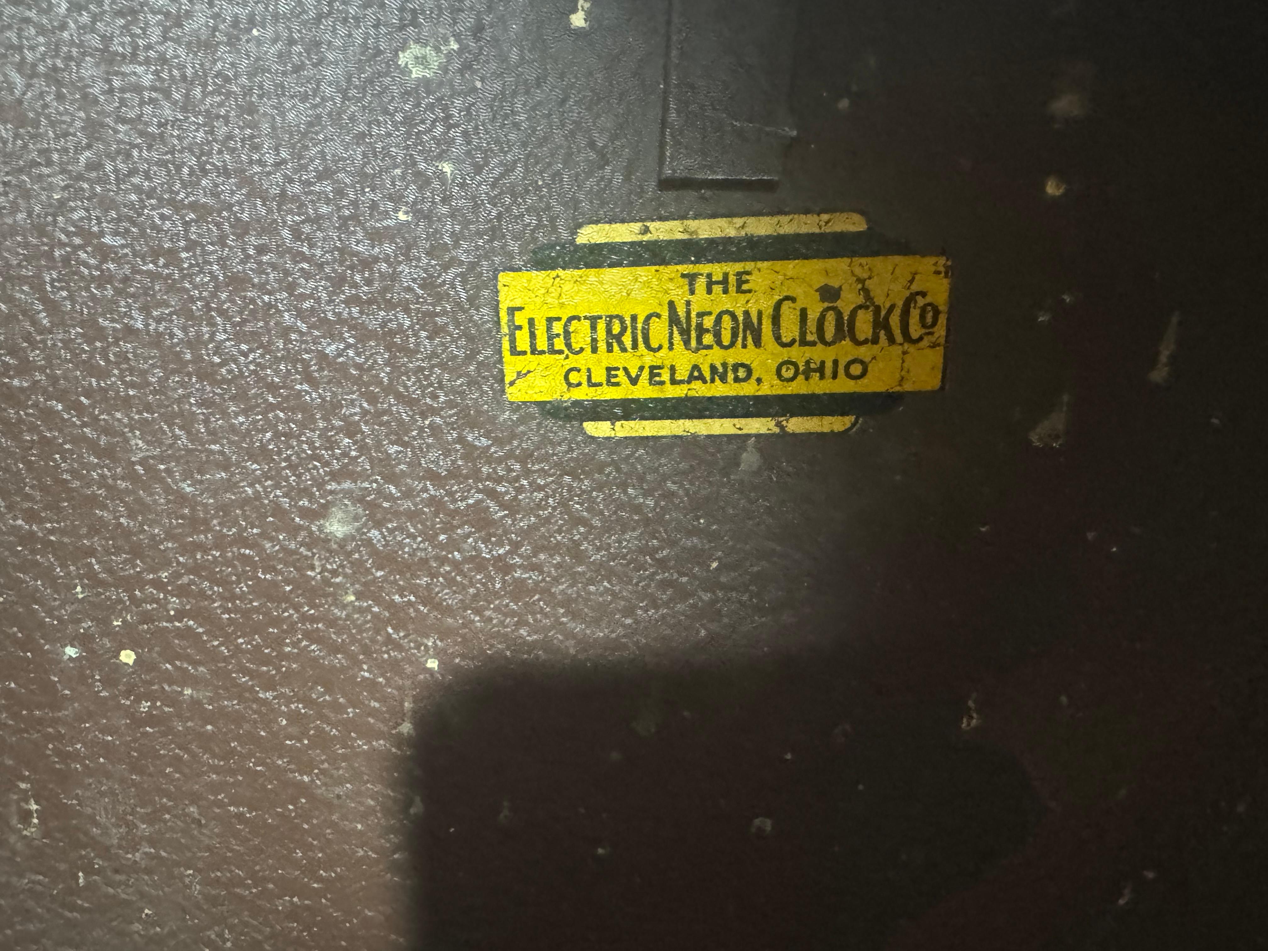 Seldom Seen Art Deco Neon Hexagon Clock, 'The Electric Clock Co. Cleveland en vente 5