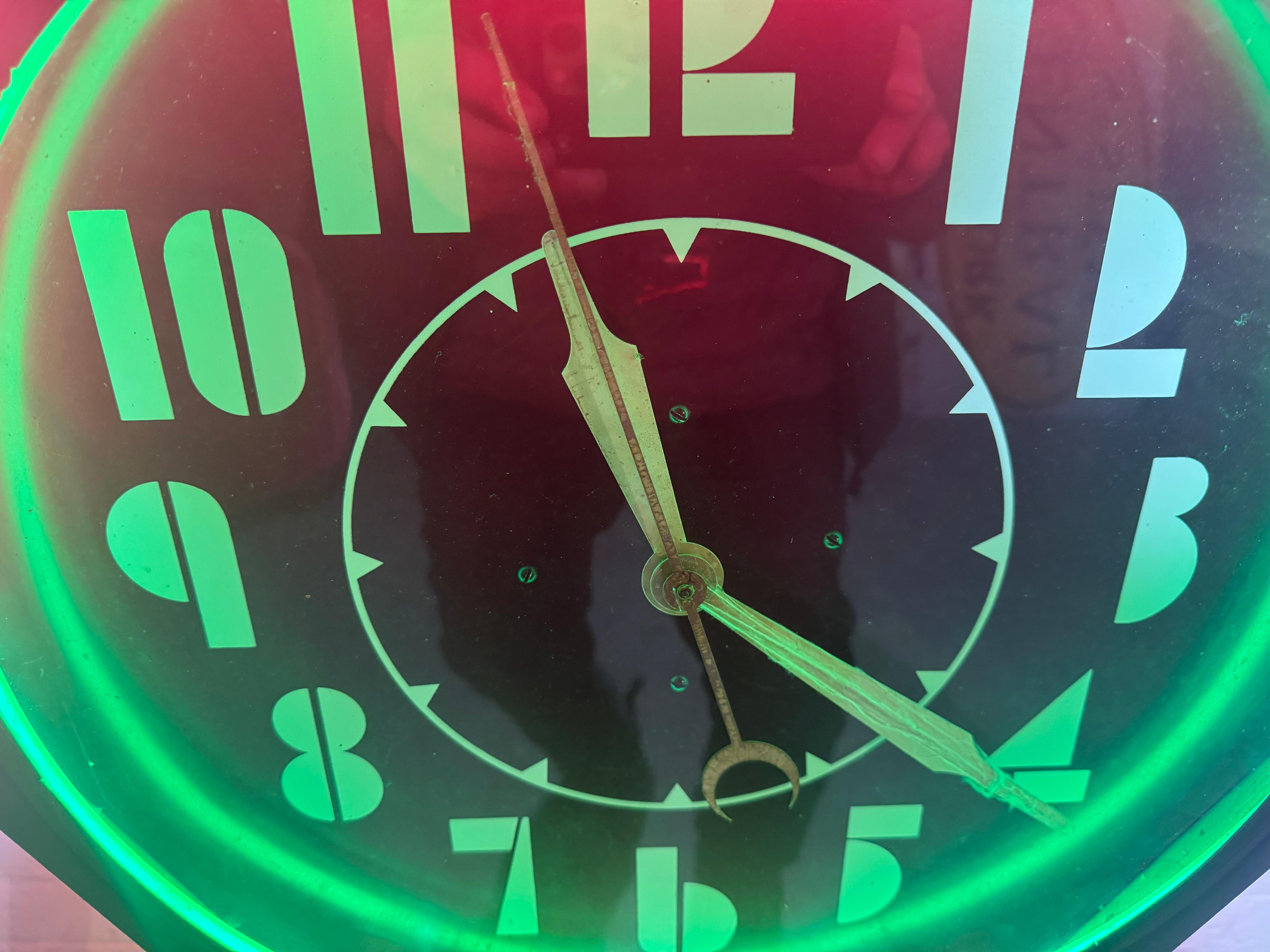 Seldom Seen Art Deco Neon Hexagon Clock, 'The Electric Clock Co. Cleveland en vente 2