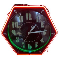 Sechseckige Art-Déco-Uhr in Neon, 'The Electric Clock Co. Cleveland