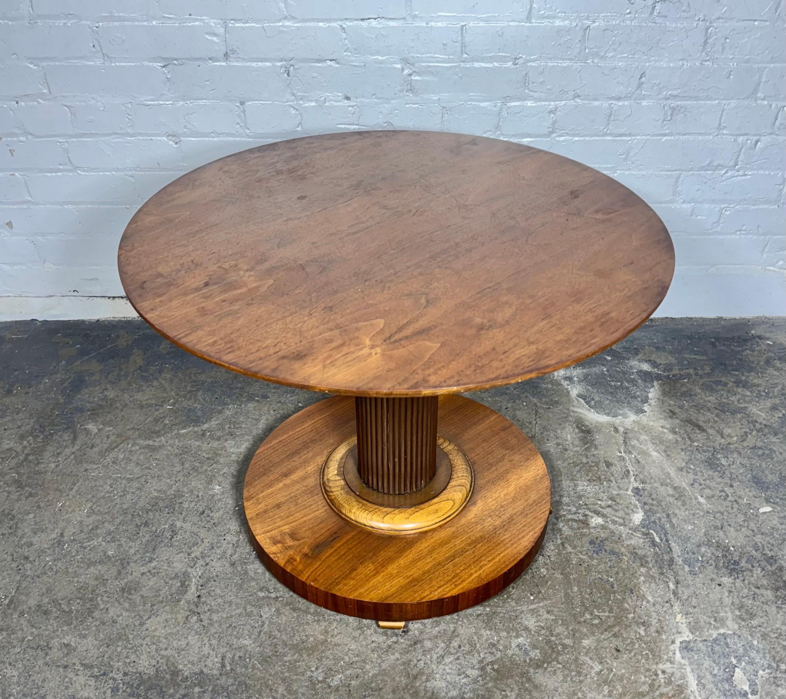 Seldom seen Art Deco Style / Modernist  End / Center Table, by Lane In Good Condition For Sale In Buffalo, NY