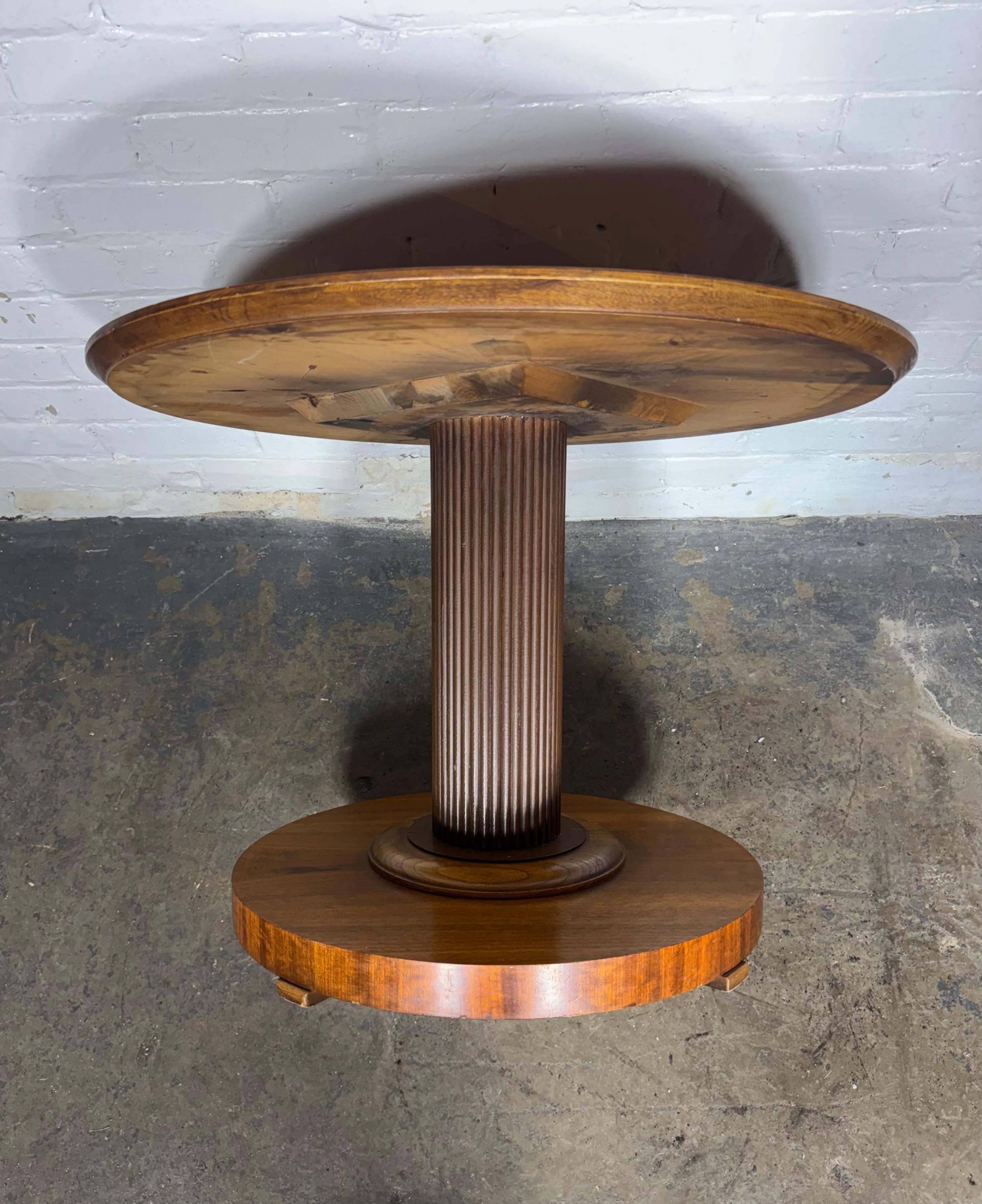 Mid-20th Century Seldom seen Art Deco Style / Modernist  End / Center Table, by Lane For Sale