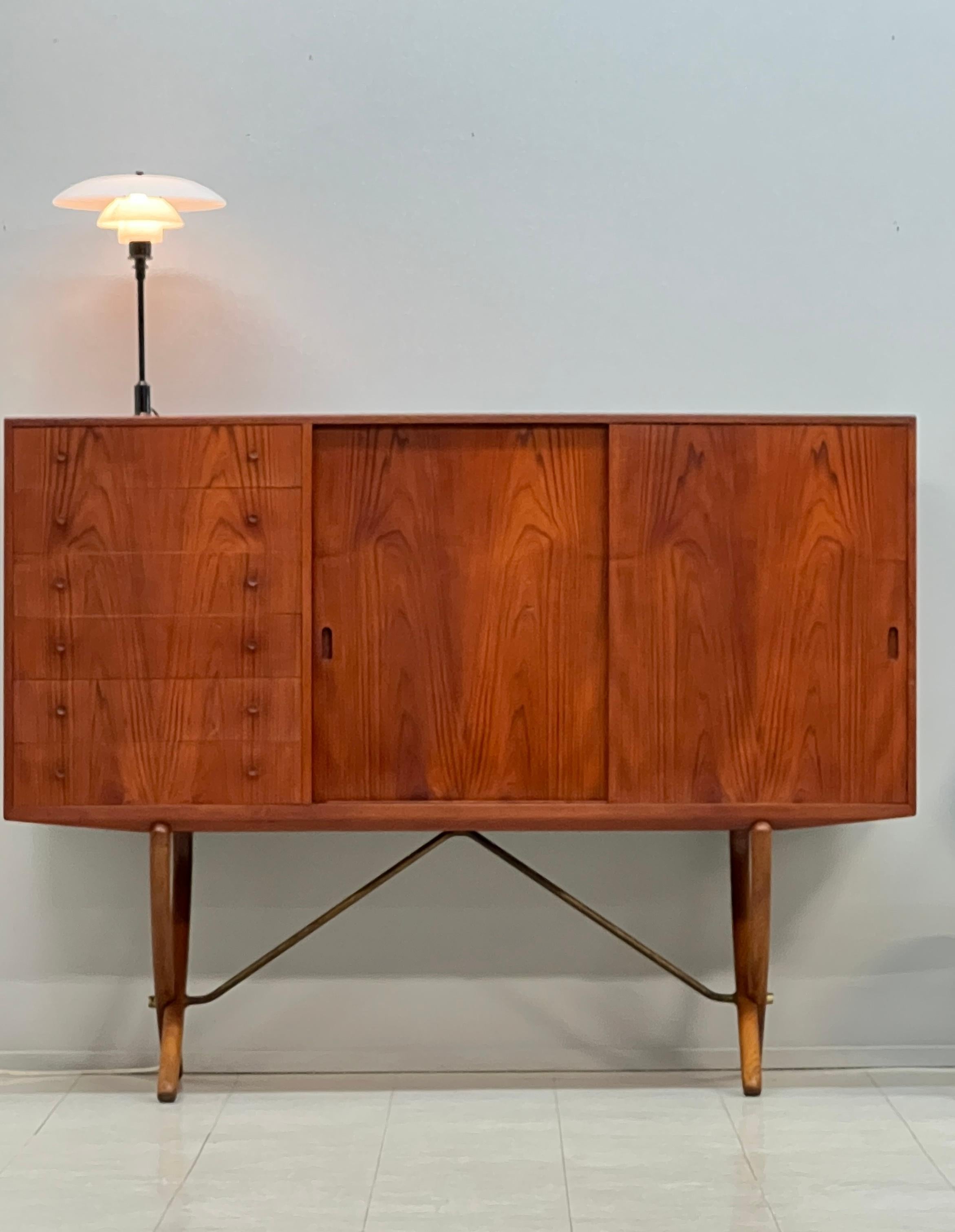 Seldom seen Danish Modern Hans Wegner Saber Leg Sideboard For Sale 1
