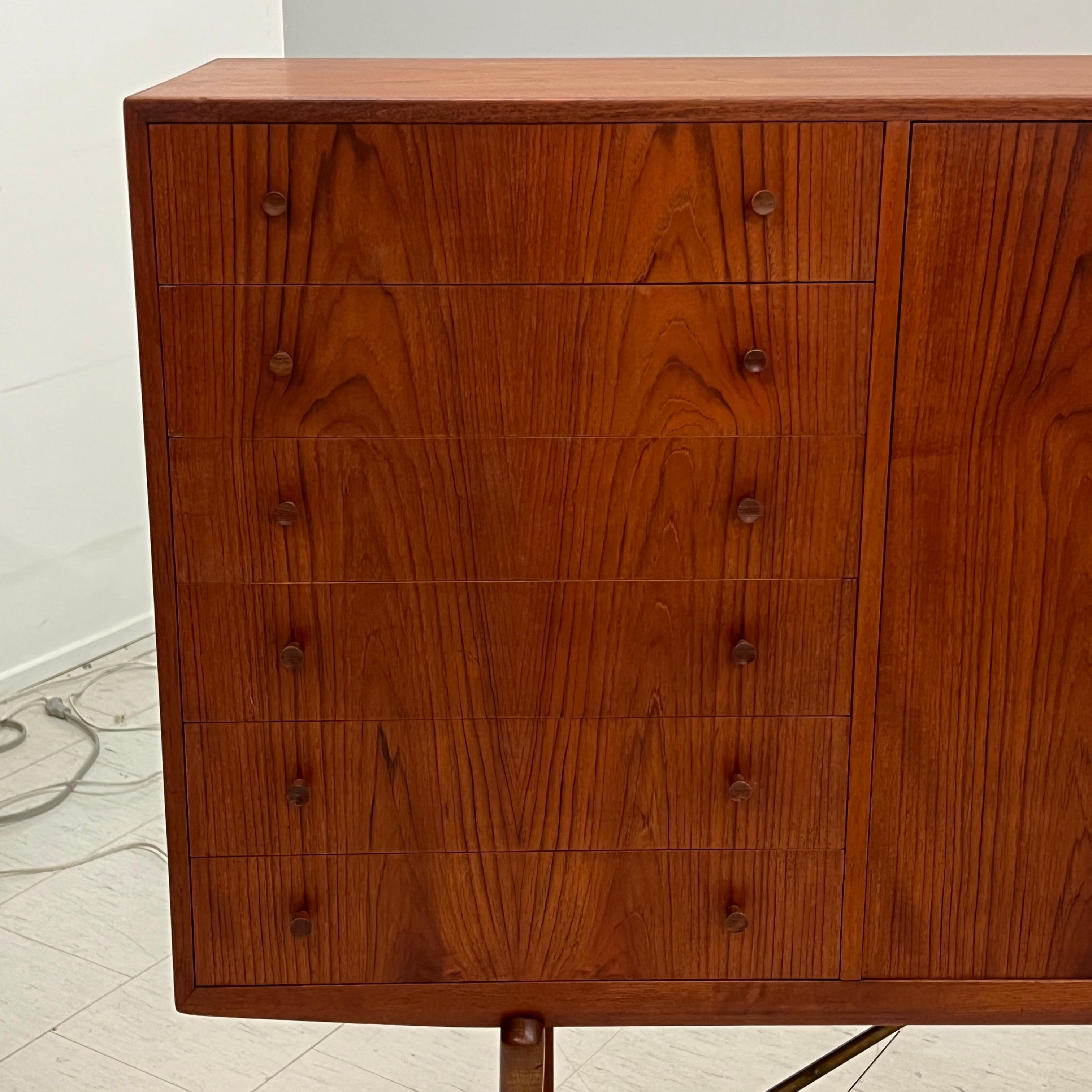 Seldom seen Danish Modern Hans Wegner Saber Leg Sideboard For Sale 2
