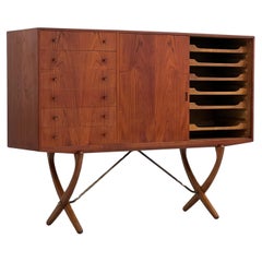 Aparador de patas de sable Hans Wegner, danés moderno, poco visto