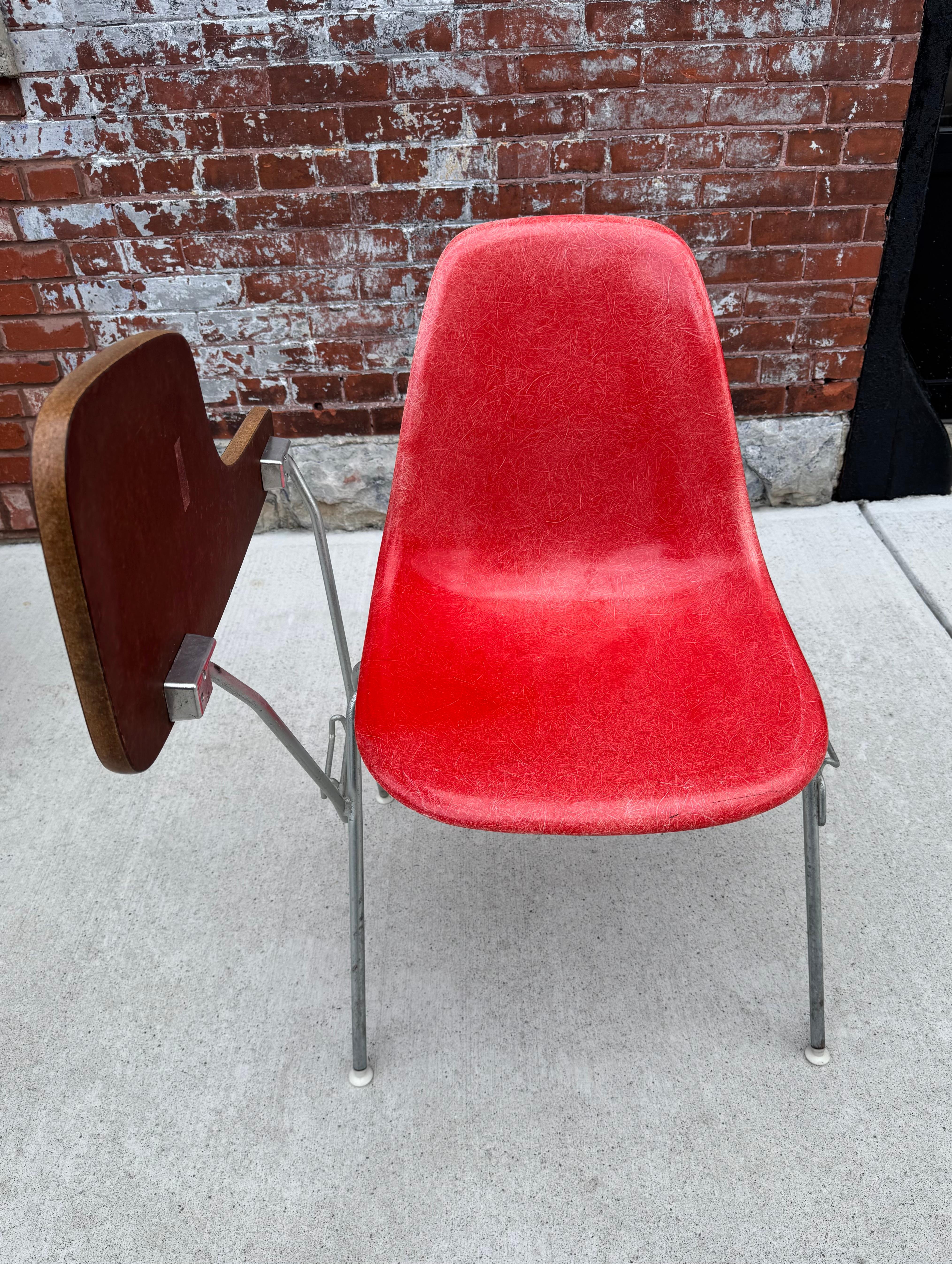 Selten gesehener Eames for Herman Miller Student Desk Chair / Classic Modern im Angebot 3