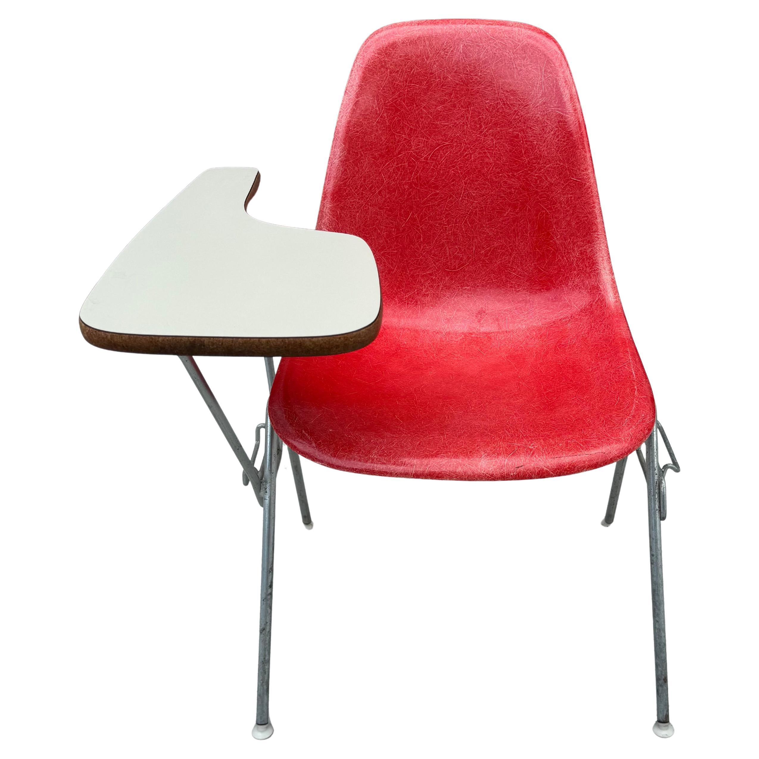 Selten gesehener Eames for Herman Miller Student Desk Chair / Classic Modern im Angebot