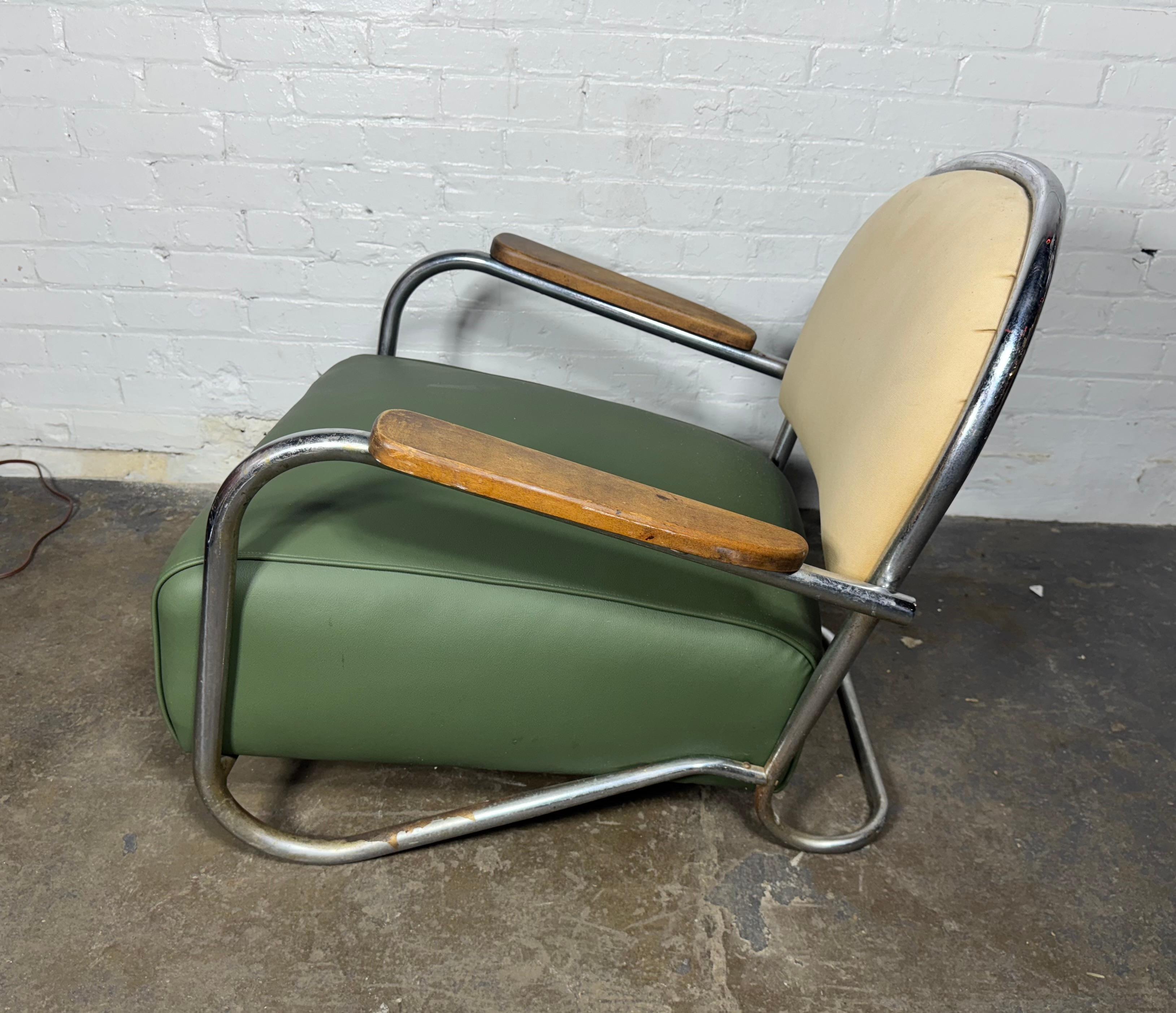 Américain Rarement vu Kem Weber / Lloyds, Chaise longue Art déco en acier chromé vers 1934. en vente