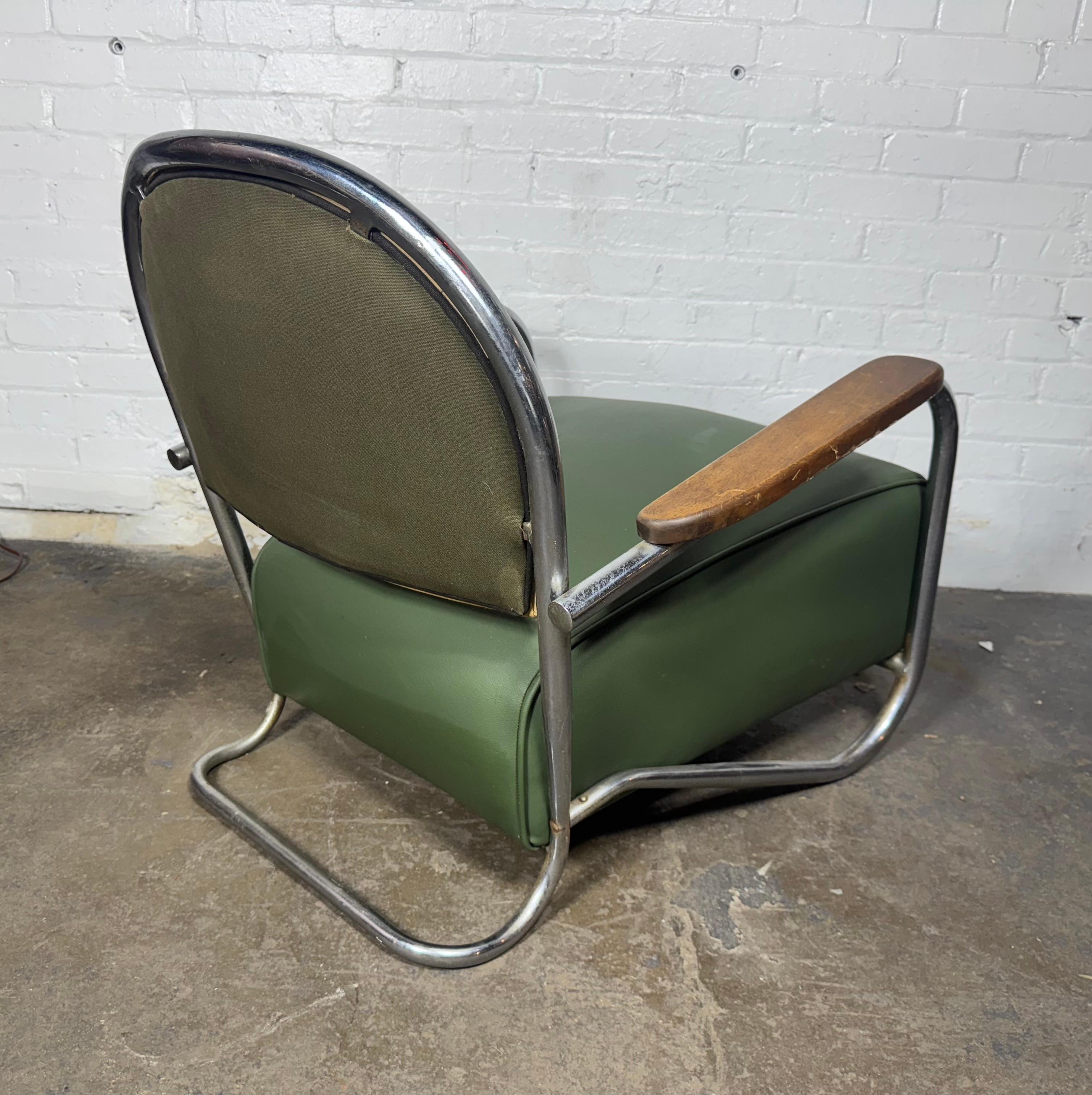 Milieu du XXe siècle Rarement vu Kem Weber / Lloyds, Chaise longue Art déco en acier chromé vers 1934. en vente