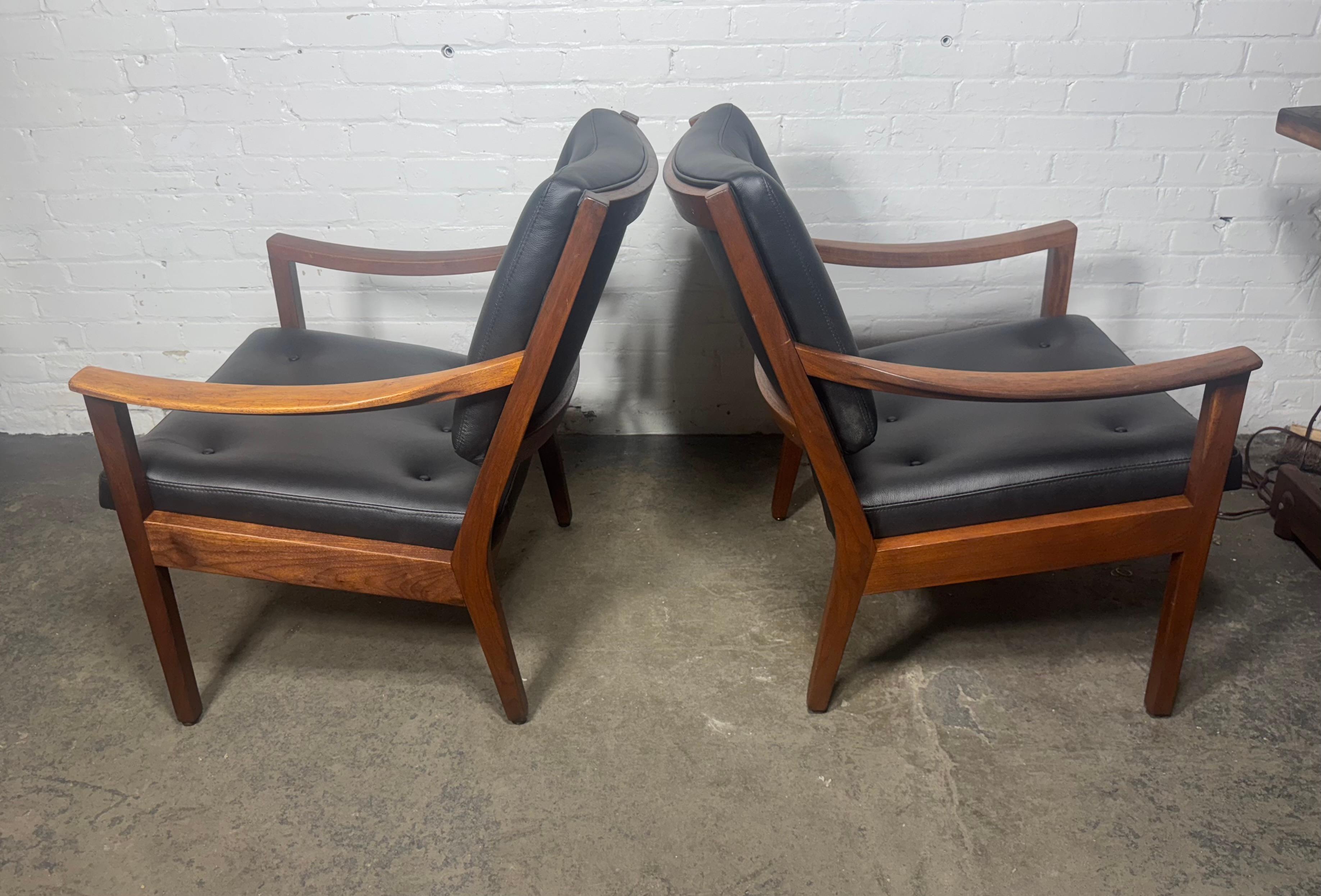 American Seldom seen pair modernist walnut and leather lounge chairs made by Gunlocke For Sale