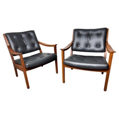 Selten gesehenes Paar modernistischer Sessel aus Nussbaum und Leder von Gunlocke