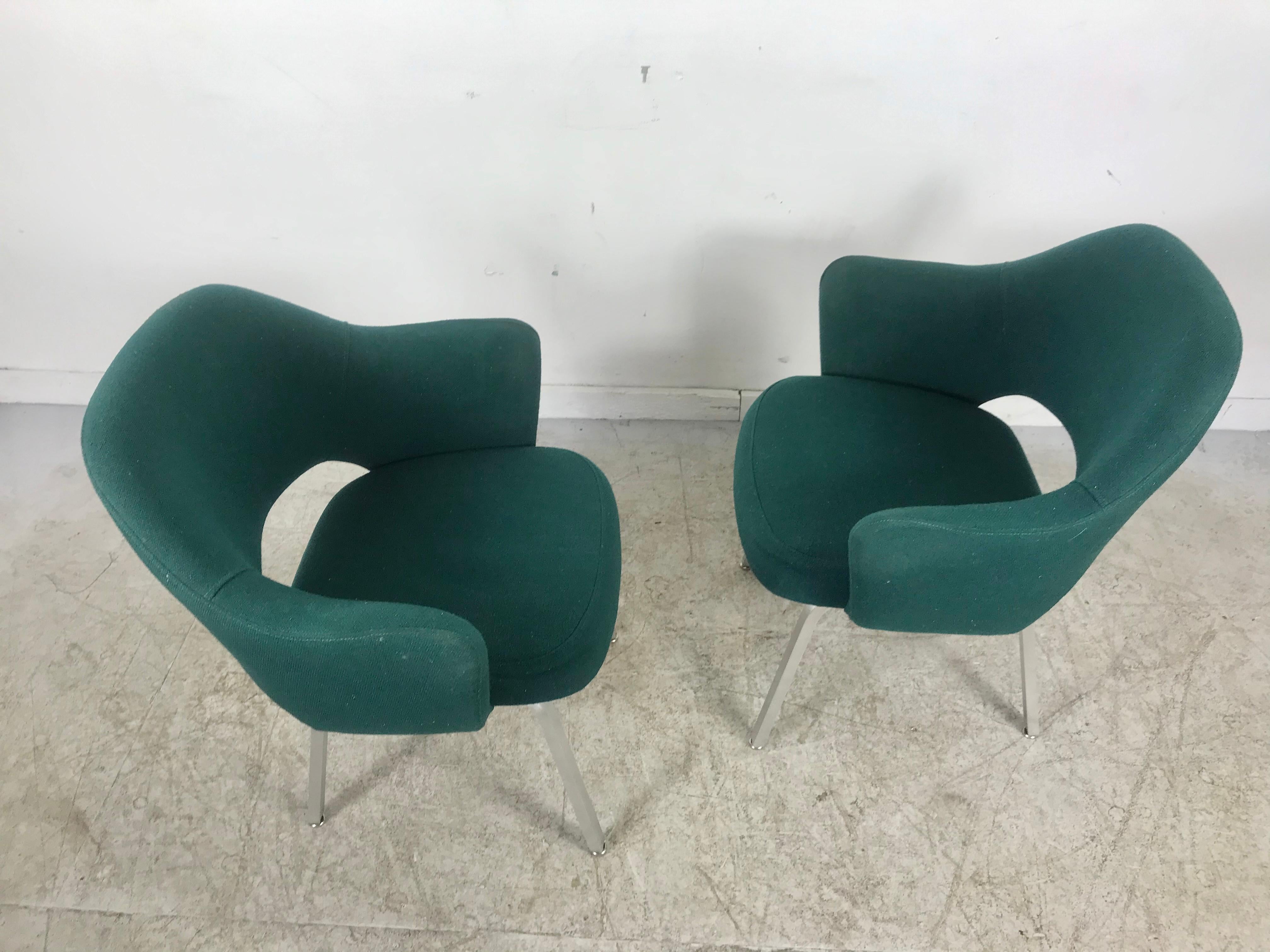 Seldom Seen Pair of Early Saarinen/Knoll Executive Armchairs, Aluminum Bases In Good Condition For Sale In Buffalo, NY