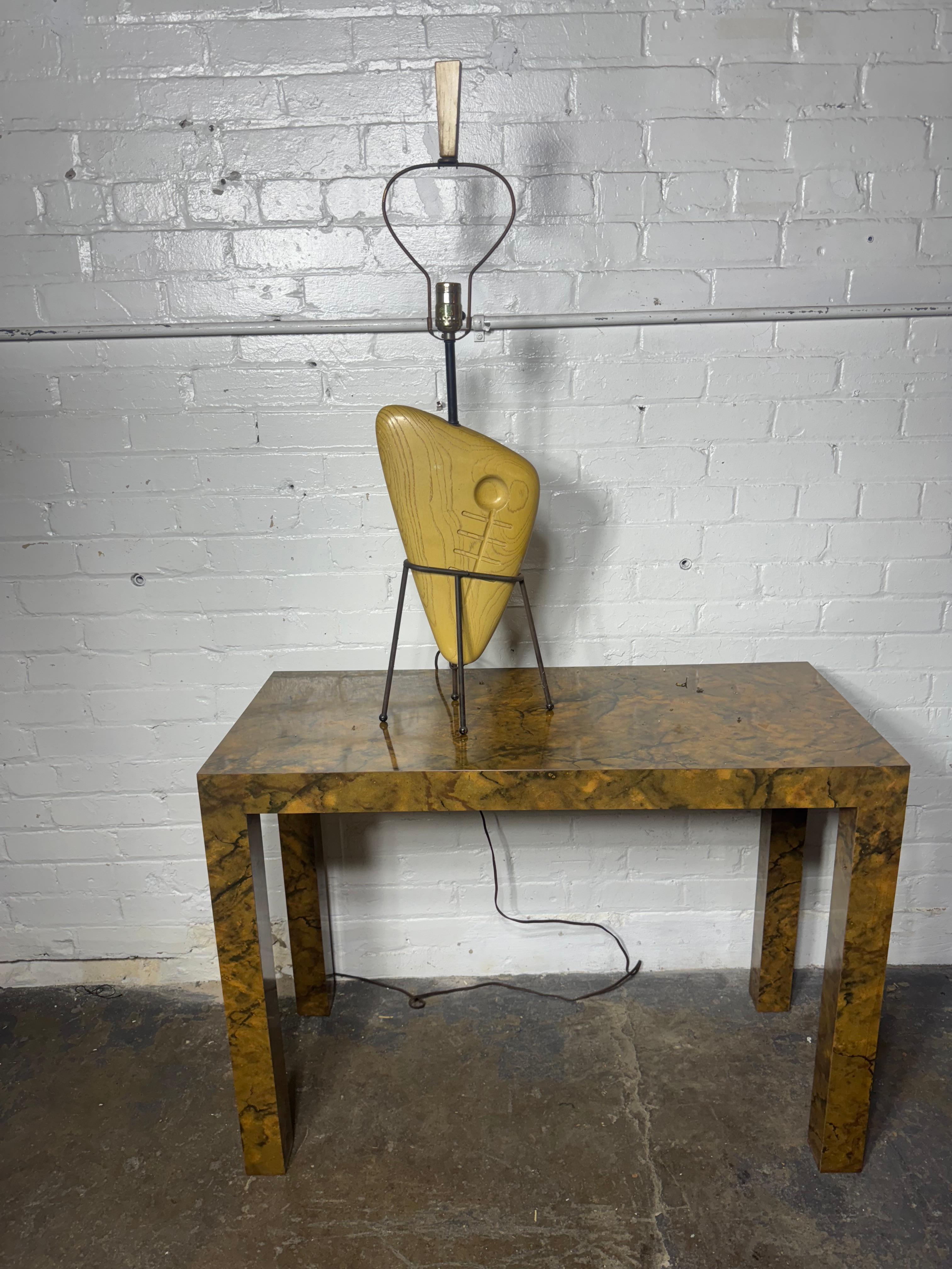 Rara vez vista Lámpara de mesa escultórica biomórfica de madera y hierro de Yasha Heifetz,, Diseño asombroso,, Arte / escultura,, 