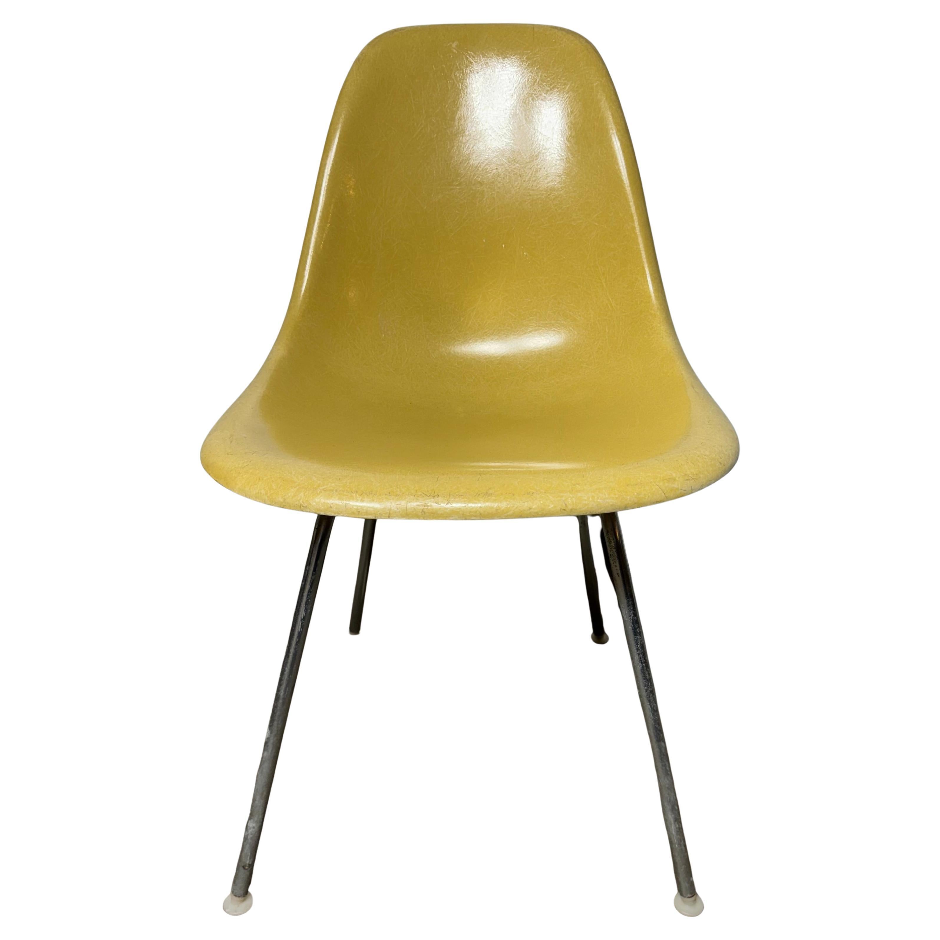 Seldom seen shell color "Ochre Light "Charles Eames / Herman Miller side chair For Sale