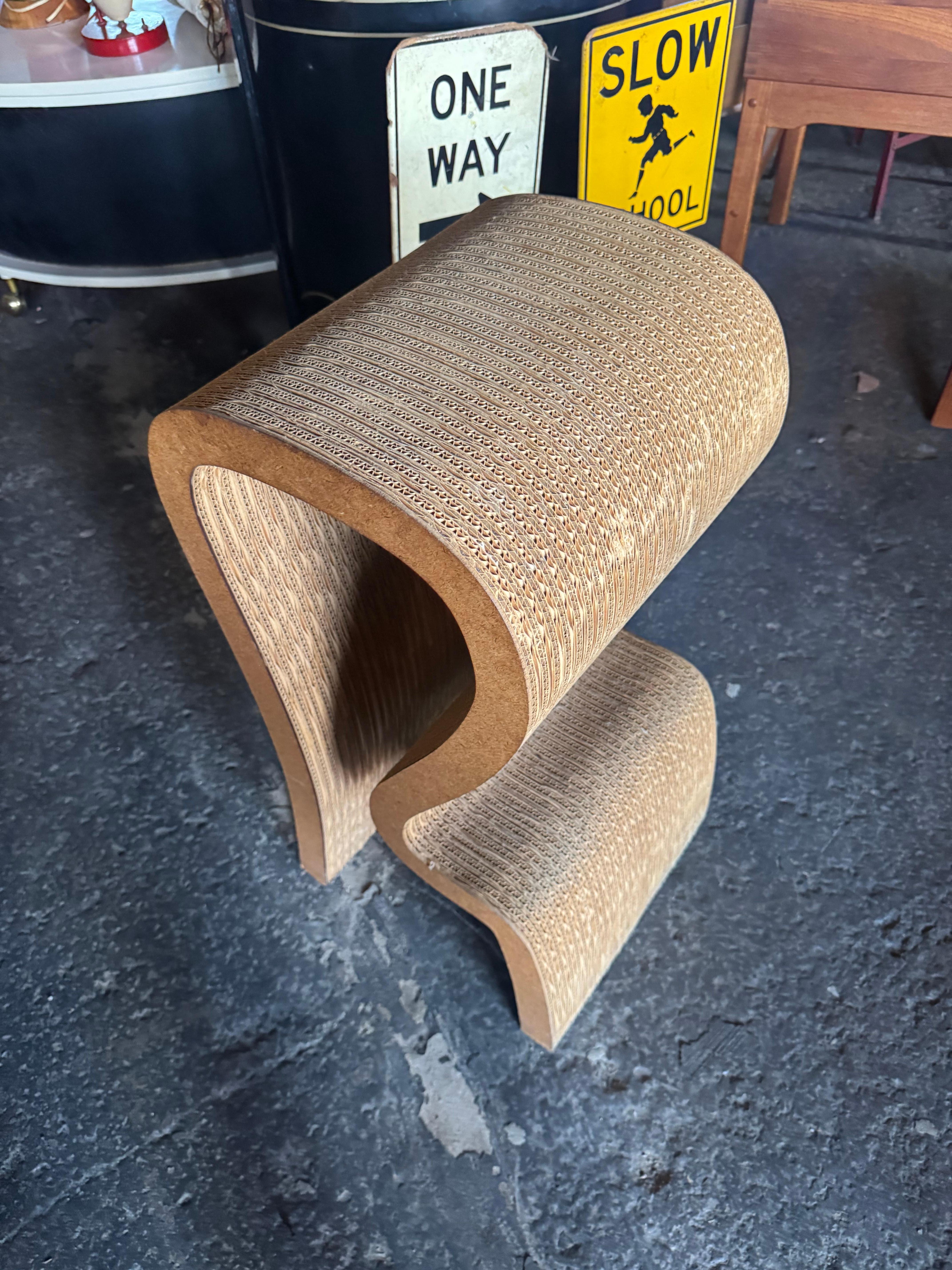 Taburete Seldom Seen / Escultura de Frank Gehry / Easy Edge's Inc. en venta 4