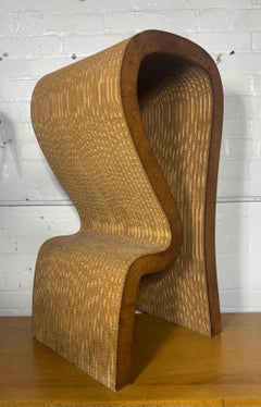 Seldom Seen Stool / Skulptur von Frank Gehry / Easy Edge's Inc.