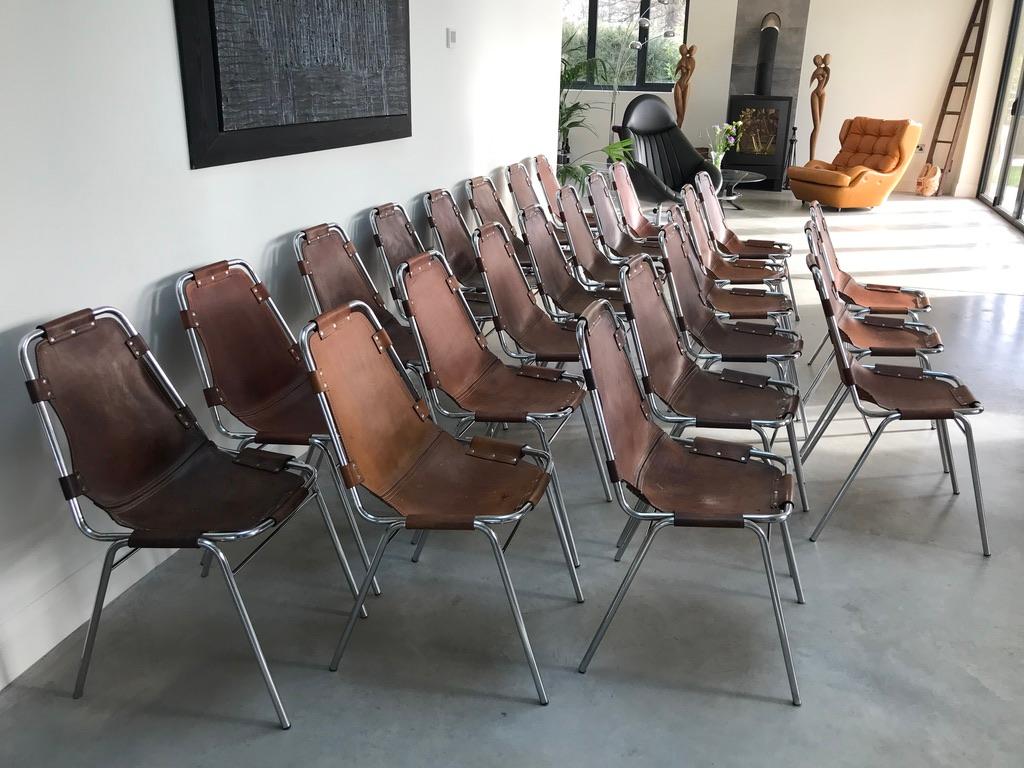 XX secolo Selezionato da Charlotte Perriand per la stazione sciistica di Les Arcs, 24 sedie da pranzo in pelle in vendita