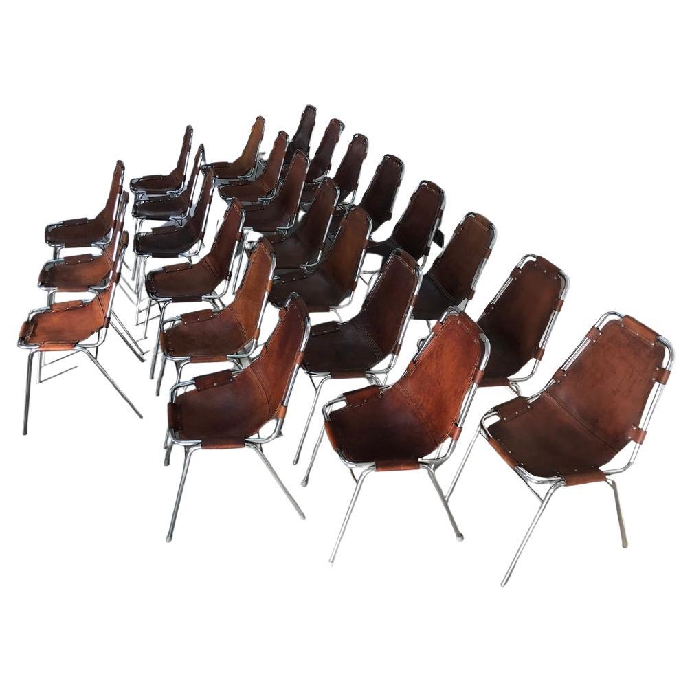 Seleccionado por Charlotte Perriand para la Estación de Esquí de Les Arcs, 24 Sillas de Comedor de Piel
