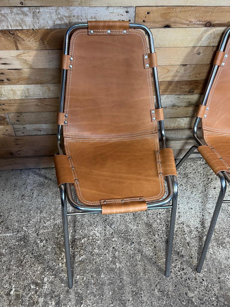 Mid-Century Modern Sélectionné par Charlotte Perriand pour la station de ski Les Arcs, chaises de salle à manger en cuir en vente