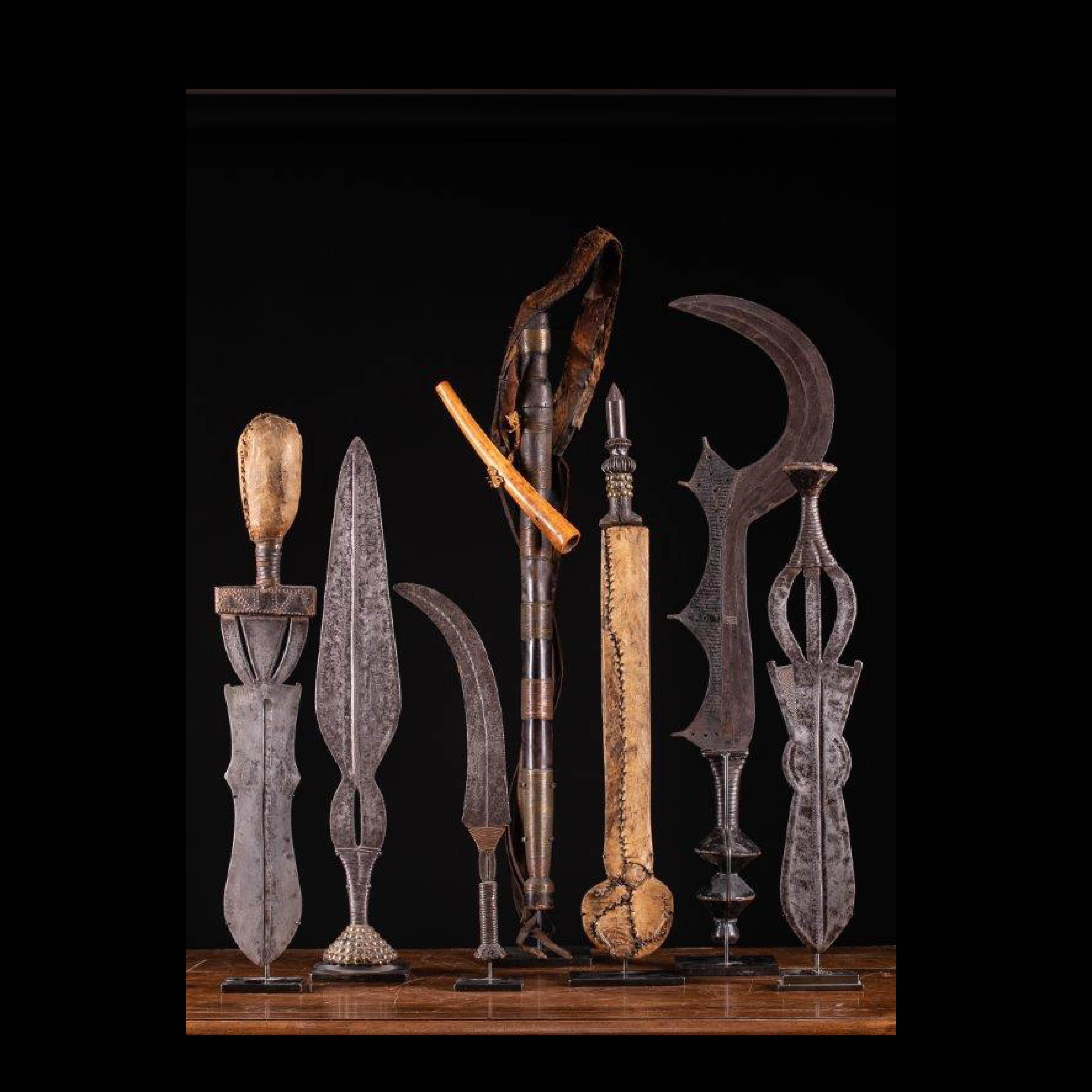 The knives were handmade with heavily decorated Forged Iron blades with embellished wooden handles. They would use brass or leather wrappings and tacks that turned their weapons into insignia of prestige, ceremonial dance implements, and valuables
