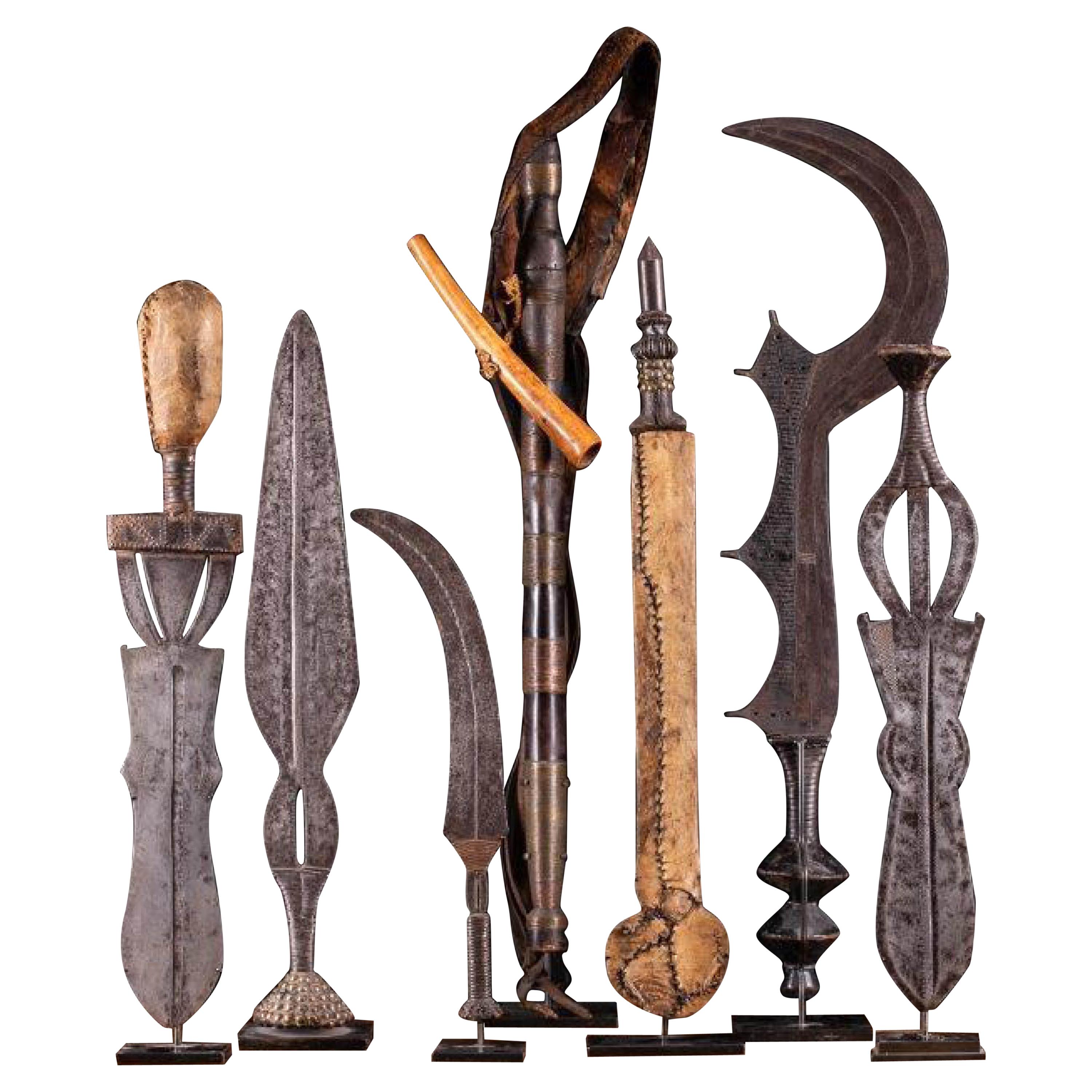 Auswahl an authentischen Kongo-Messern im Angebot