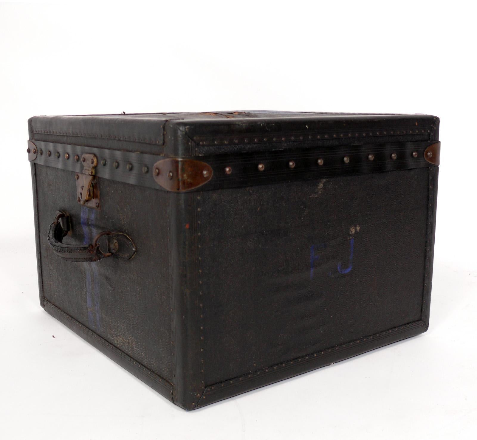 Selection of French Steamer Trunks Goyard and Romand Paris For Sale 11