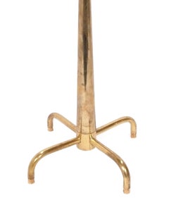 Selección de lámparas de mesa de latón modernas de mediados de siglo