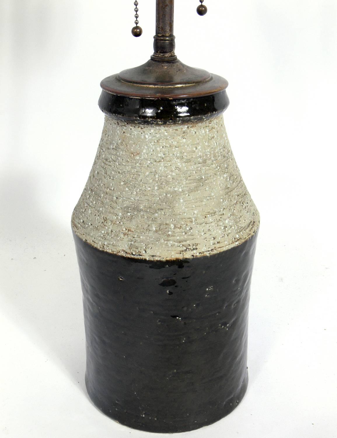 Eine Auswahl an modernen Keramiklampen aus der Mitte des Jahrhunderts im Angebot 2