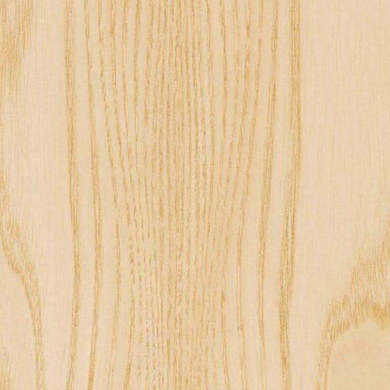 Cuir Sélection de finitions pour meubles en bois de frêne en vente