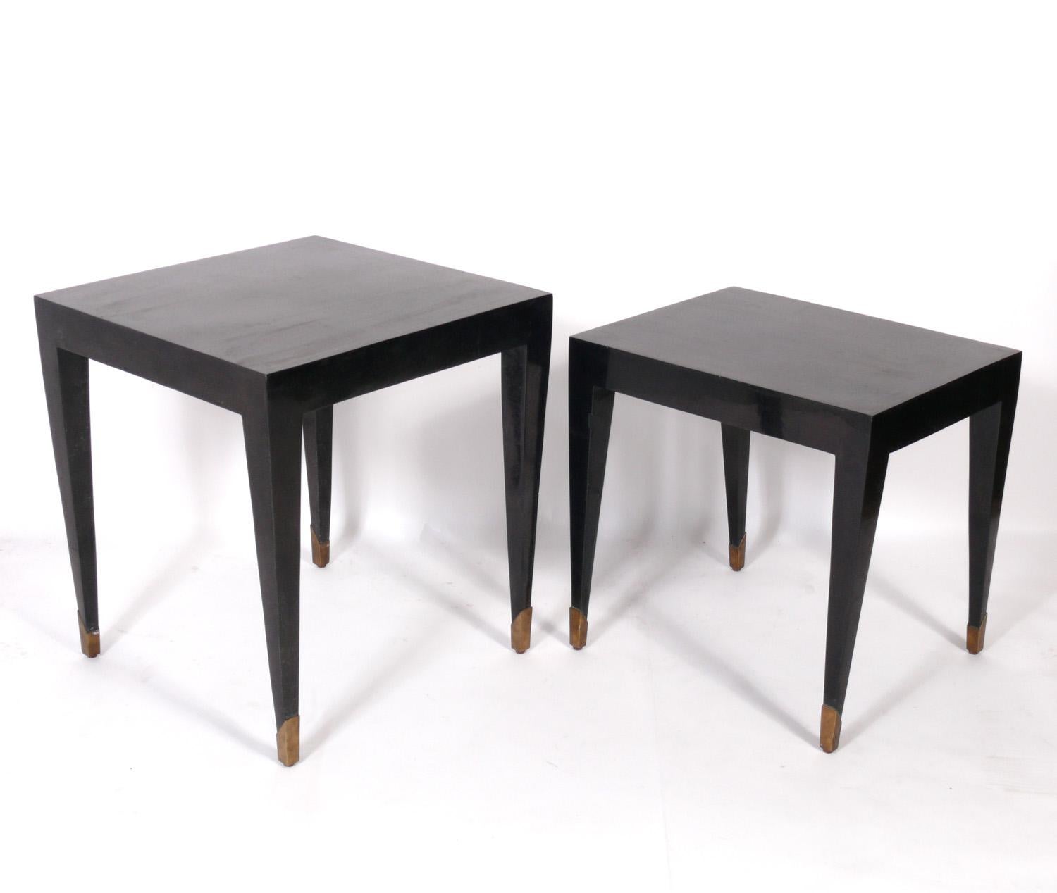 Sélection de tables en pierre tessellée, conçues par Christiane Lemieux pour Dwell Studios et Precedent. Leur prix est de 950 $ chacun. Veuillez noter qu'il s'agit de deux tailles différentes. La grande table mesure 26,25